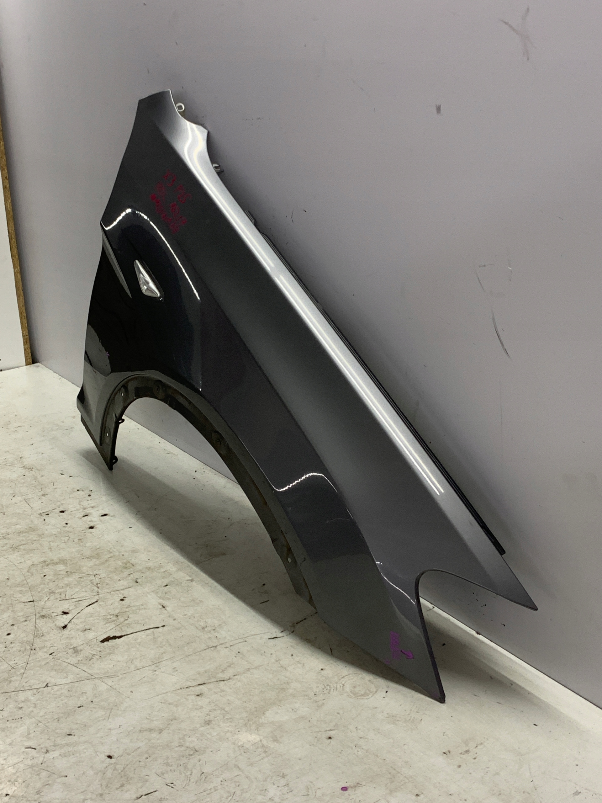 fender right front right front BMW X3 F25 2.0 D colour A52