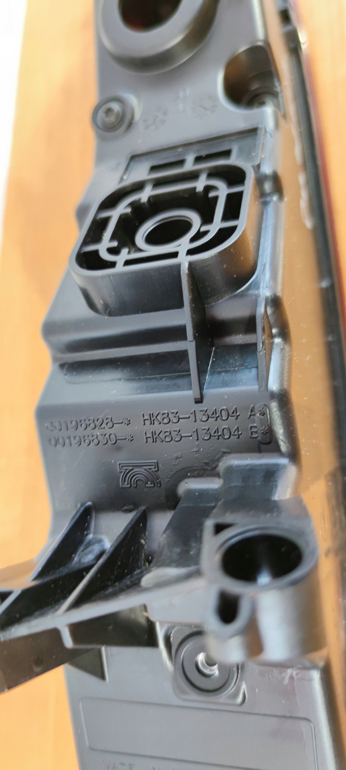 JAGUAR F-PACE right light rear part rear PUSZKA SZKLO