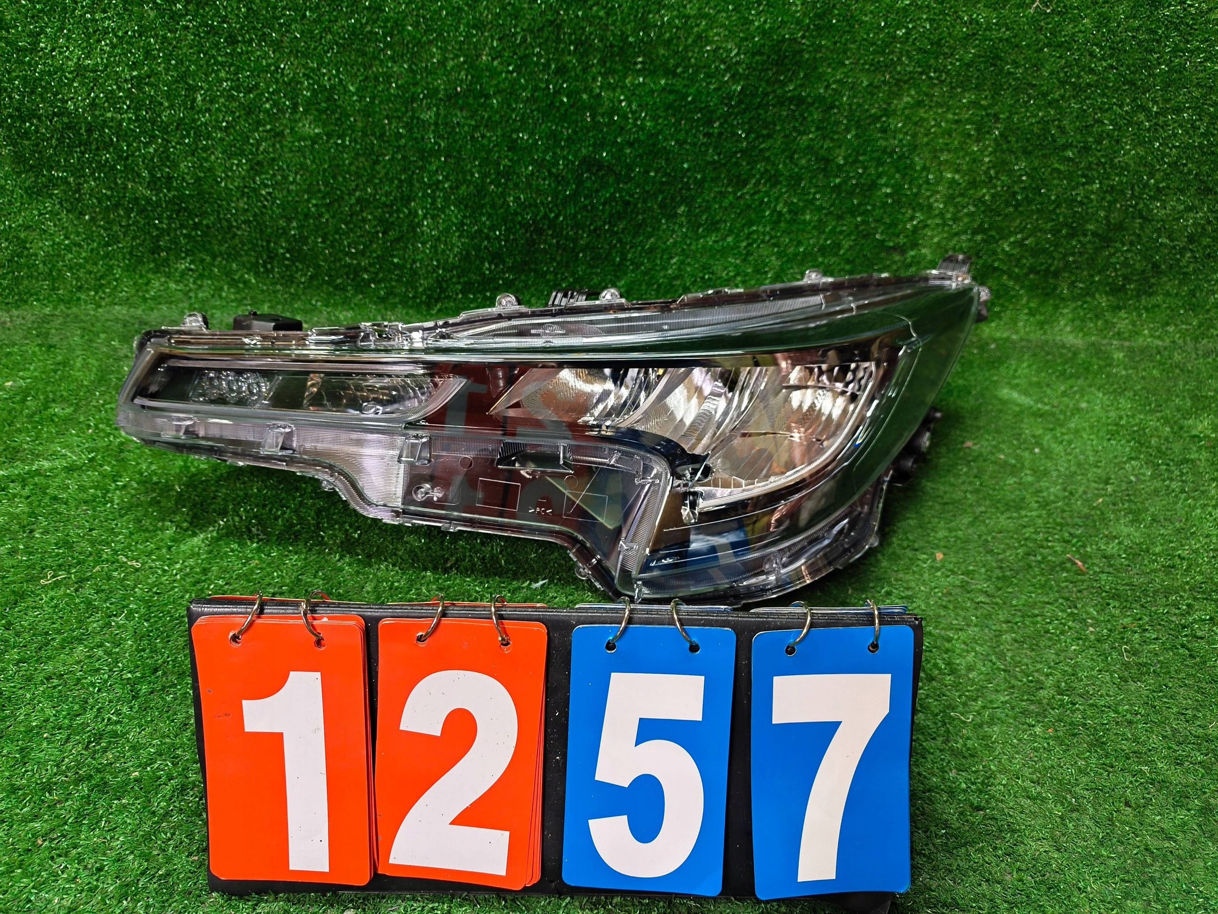 REFLEKTOR left front TOYOTA COROLLA E21 HB KOMBI FULL LED NR.1257