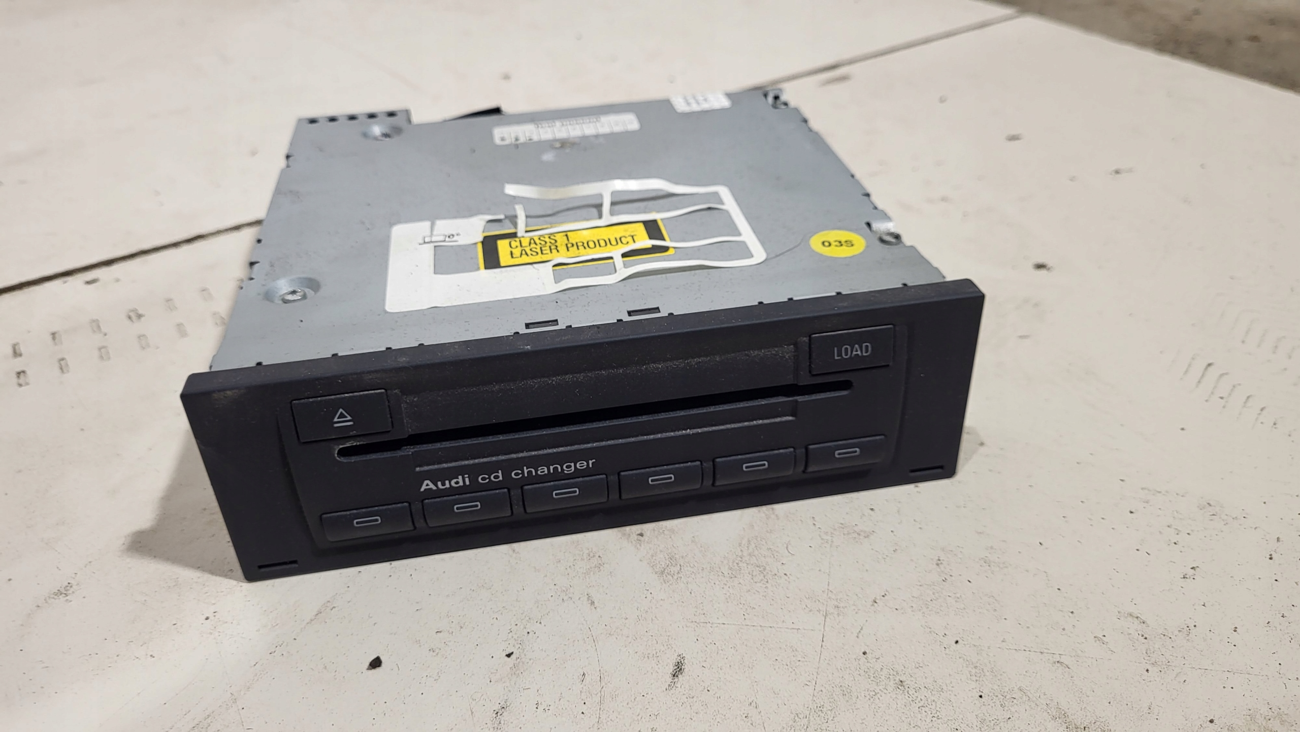 CD Audi A4 B7 04-07 8E0035111D