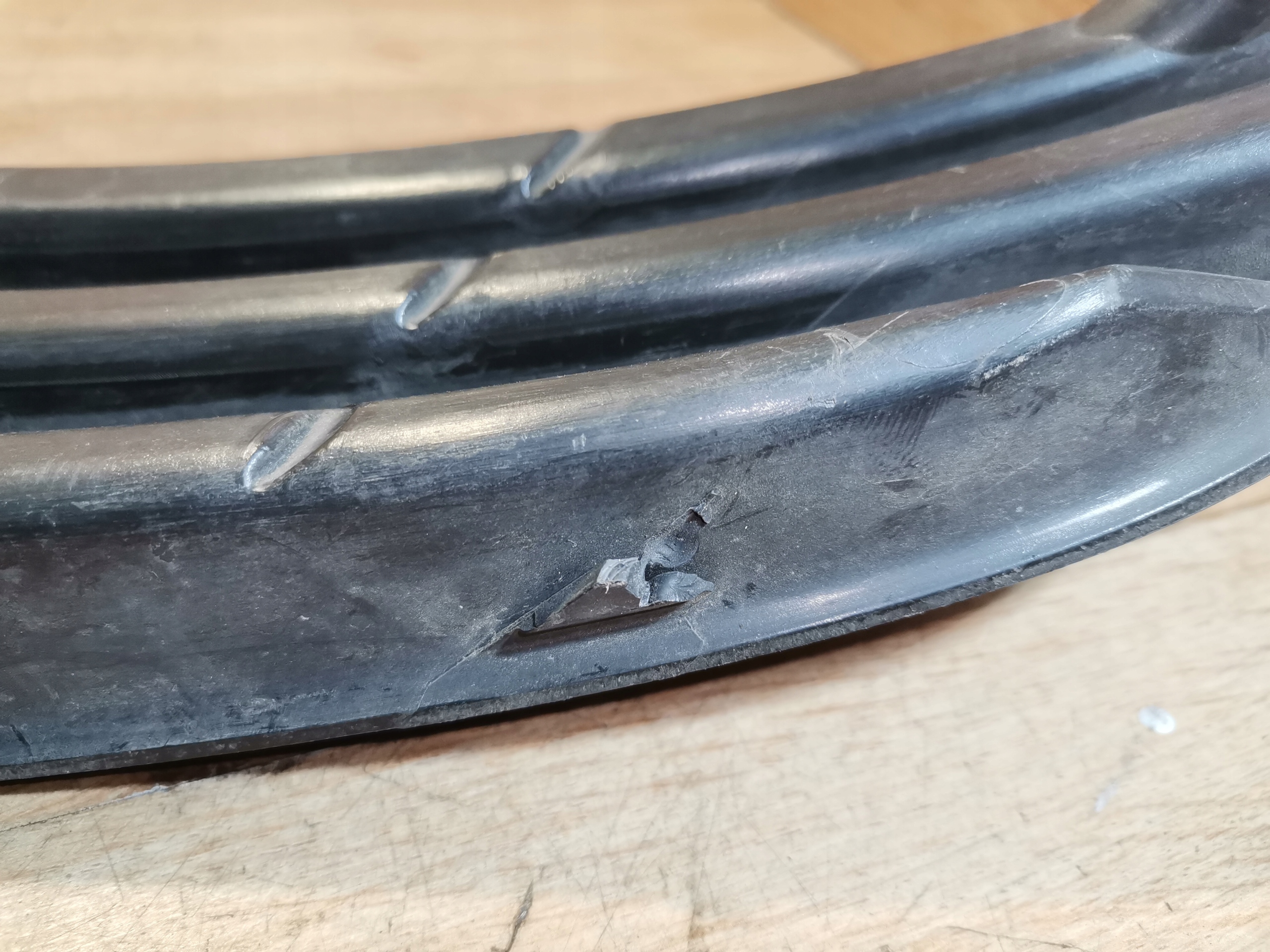 grid of a bumper right VW PASSAT B6 3C0853666 05