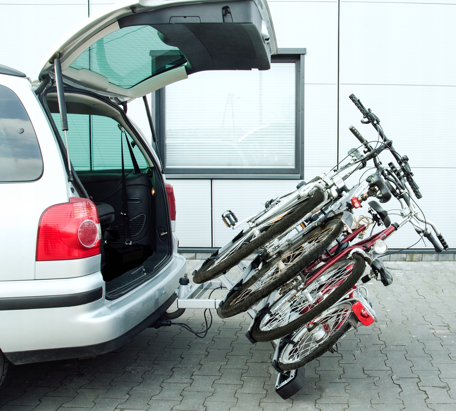 AMOS GIRO 2 Platforma rowerowa na hak Uchył Zamykany Bagażnik 2 Rowery 7P Typ uchwytu platforma