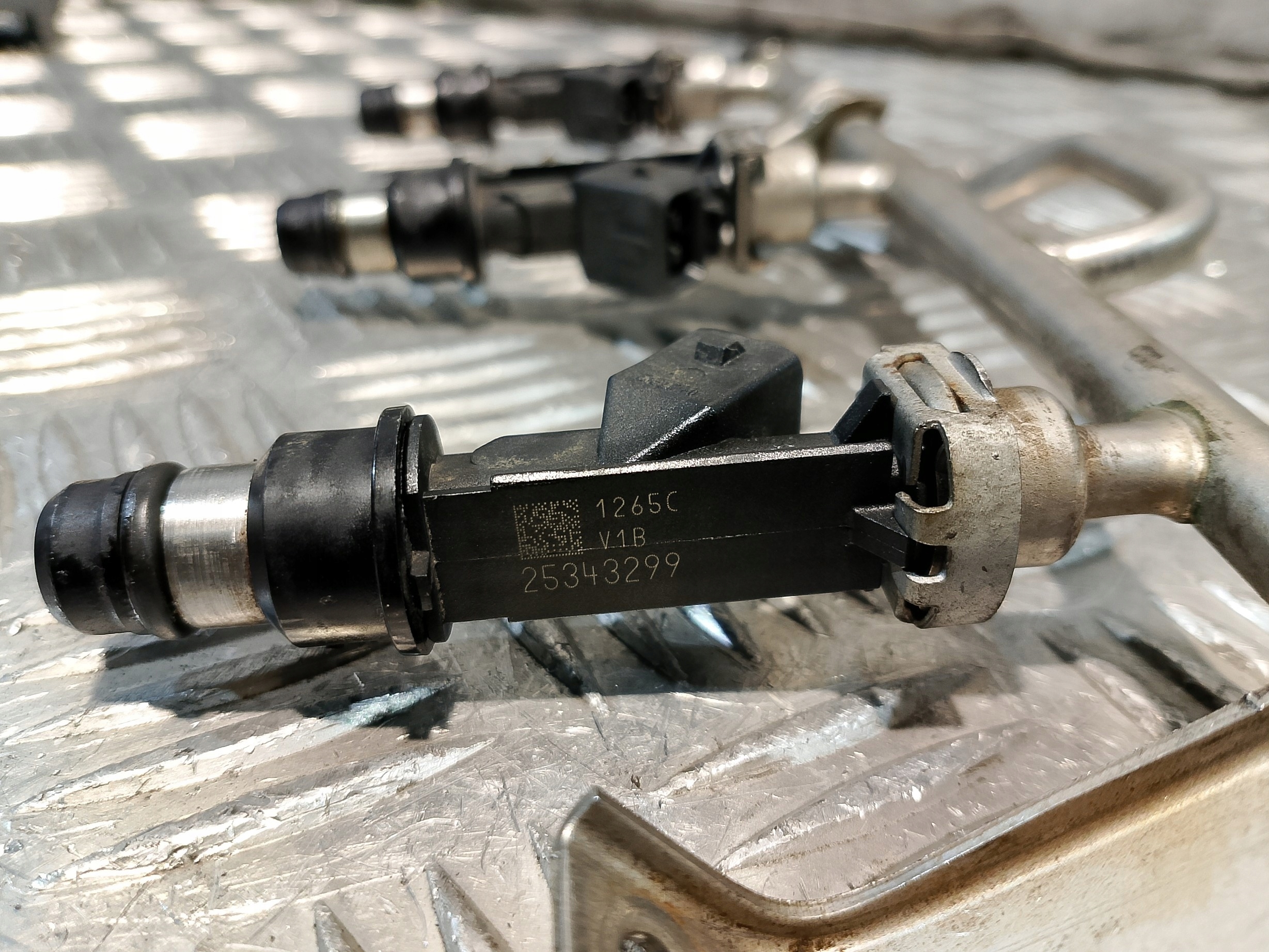Rampe injection + Injecteurs 25343299 OPEL ASTRA H III 3 1.6 B 105 KM