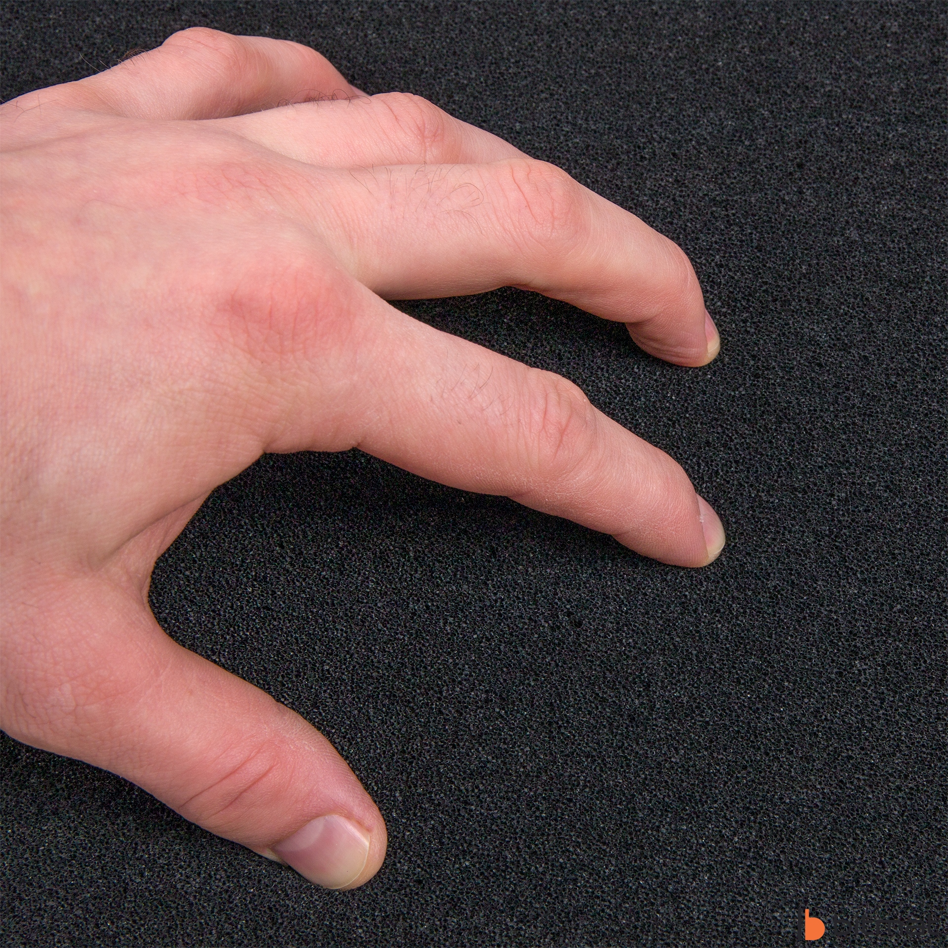 Mata pianka ochronna trudnopalna 1cm 25x100cm samoprzylepna pokrywa silnika Grubość 10 mm