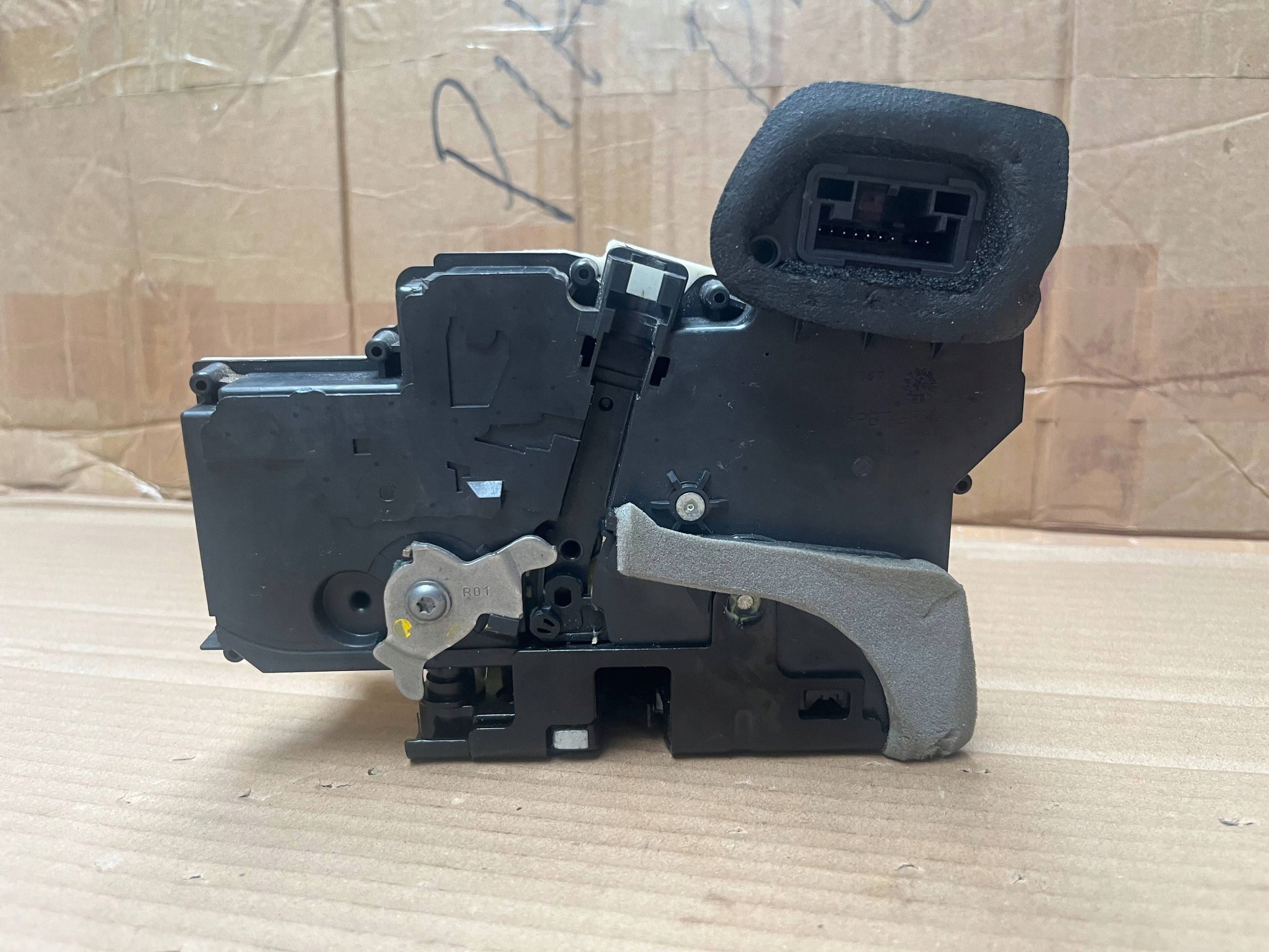 AUDI A7 4K8 lock door right rear part 4K0839016P