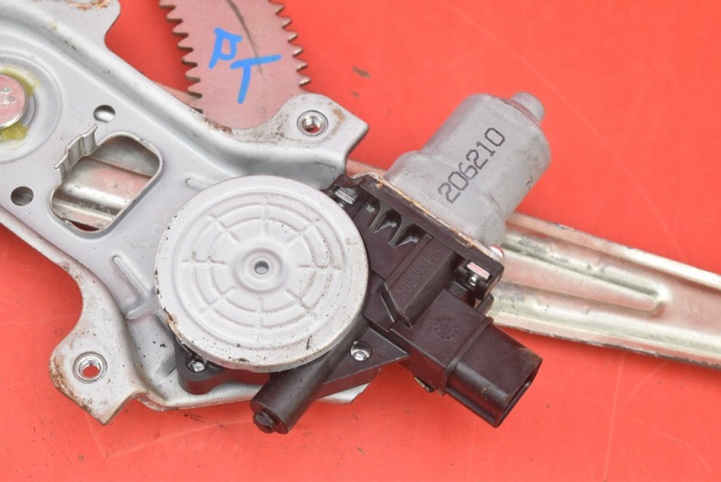 window regulator right rear part SUBARU XV 11-15