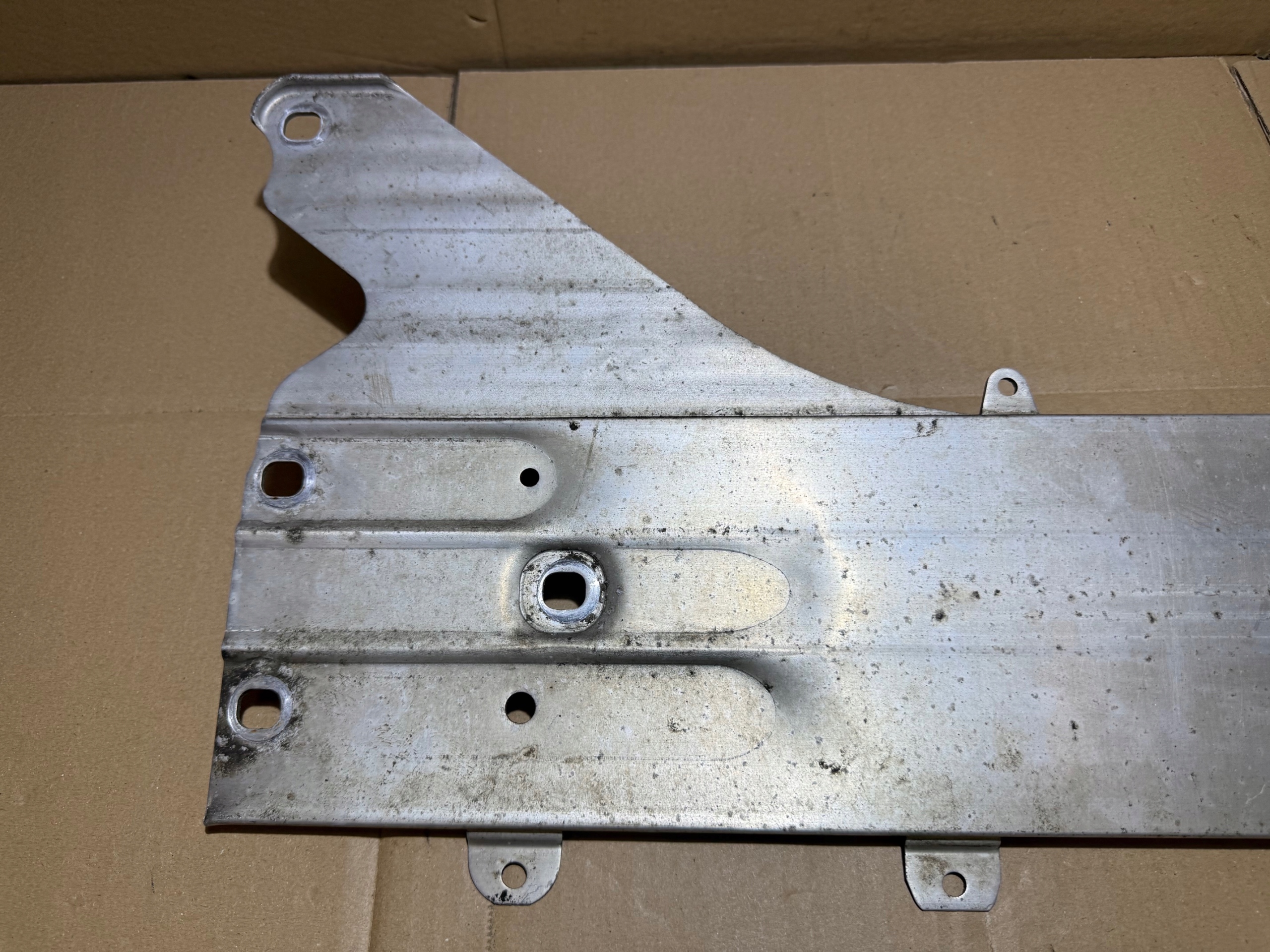 AUDI A6 C8 Versteifung Stütze Blende Abdeckung 4K0803341