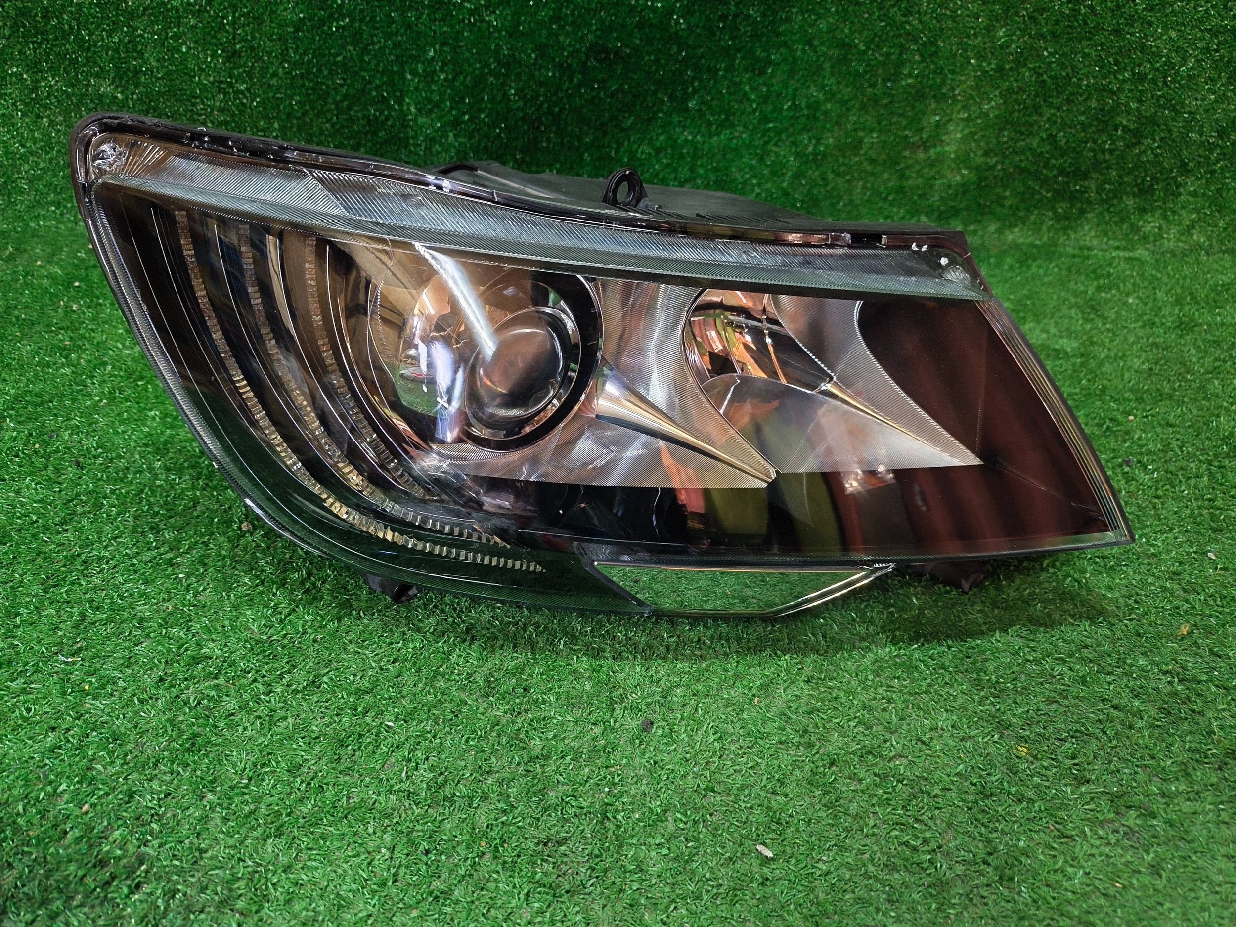 REFLEKTOR right front SKODA SUPERB II 13- LIFT XENON NR.1624