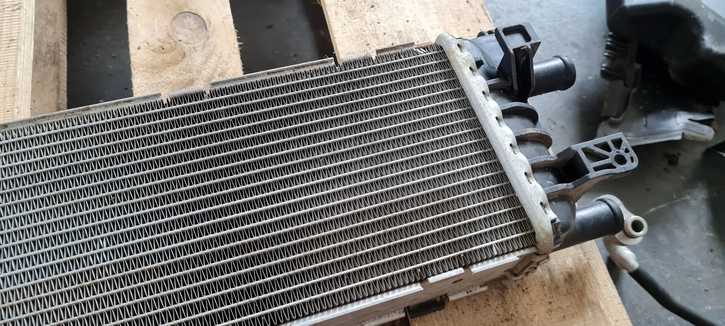 S6 C7 4G LIFT DODATKOWA CHŁODNICA WODY 4.0 TFSI 4G0145804D S7 4G Numer katalogowy części 4G0145804D