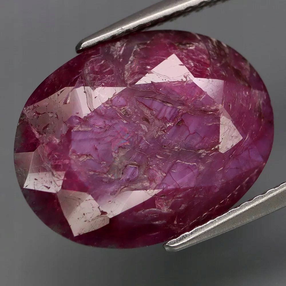 Přírodní Rubín se Zoisytem 9.61ct Ovál Tanzanie eCertifikát Wbd