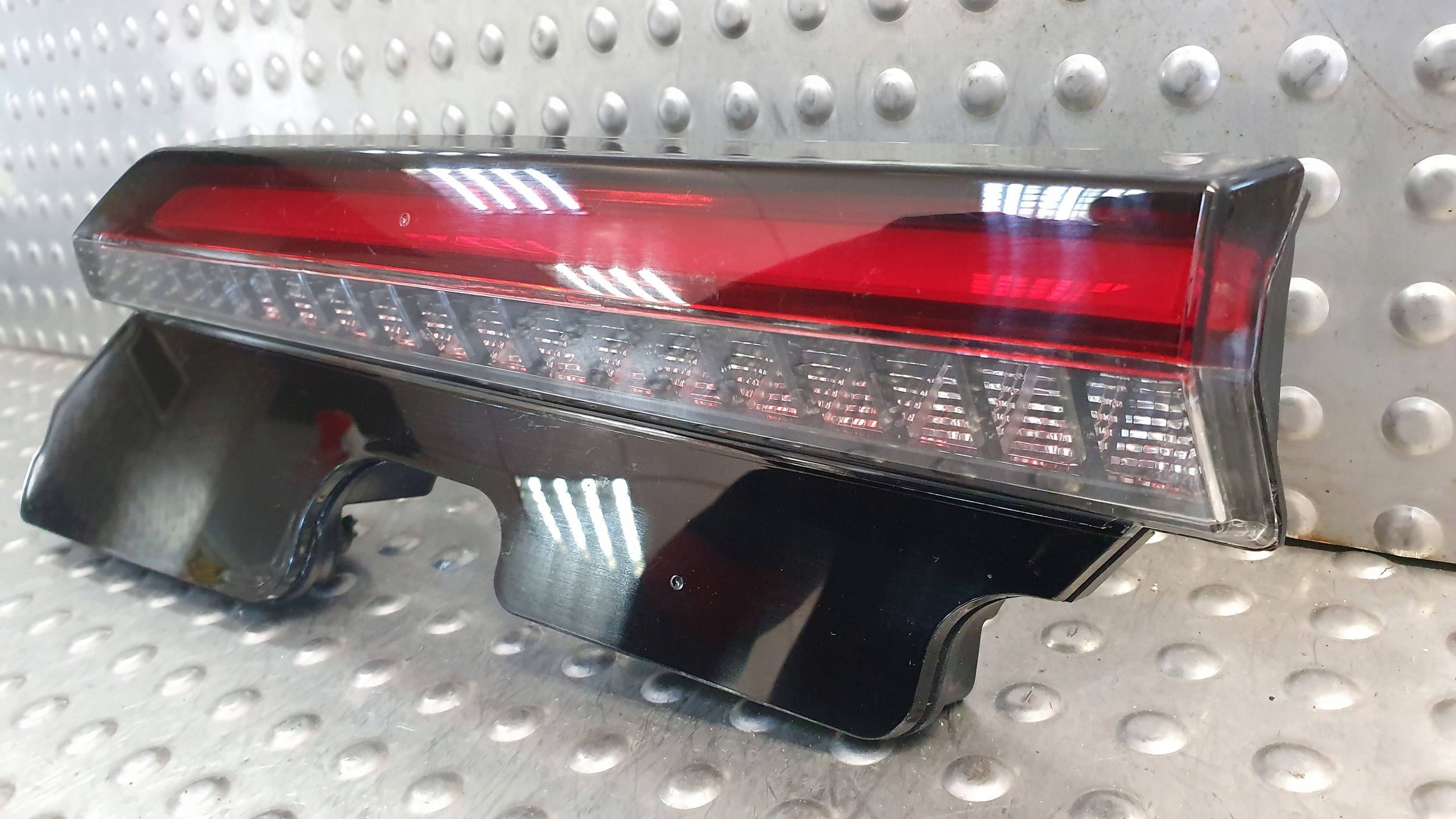 light rear part left VOLVO C40 to the bonnet 21- 32365672
