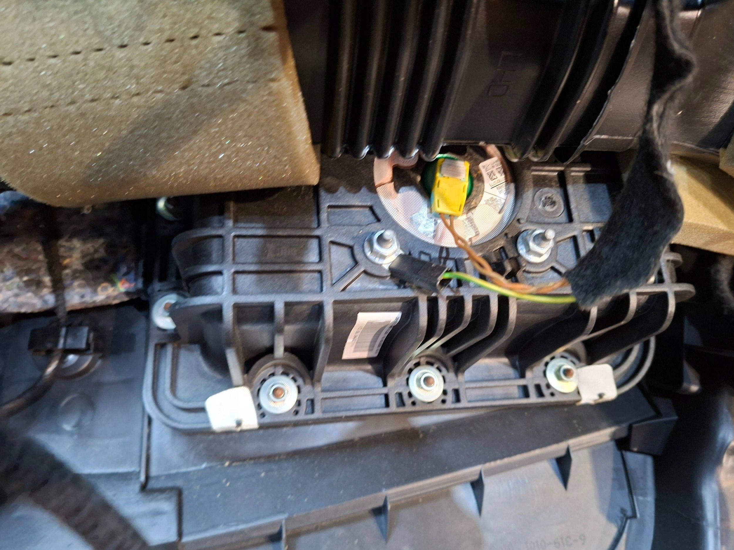 торпеда консоль 9803188580 peugeot 3008 и 5008 2009-