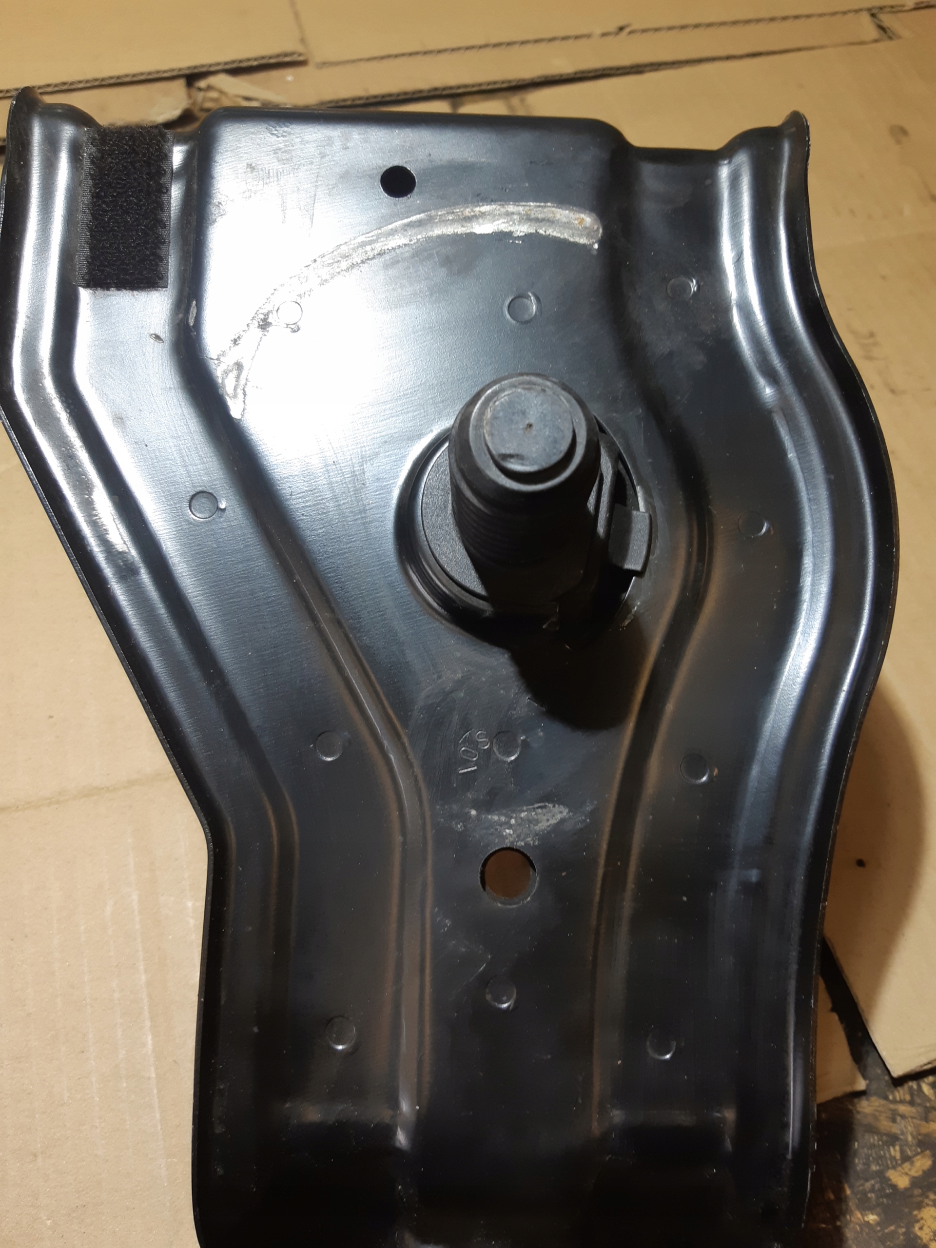 AUDI A6 C7 Support plaque Poignée Roues de la roue de secours 4G0802715