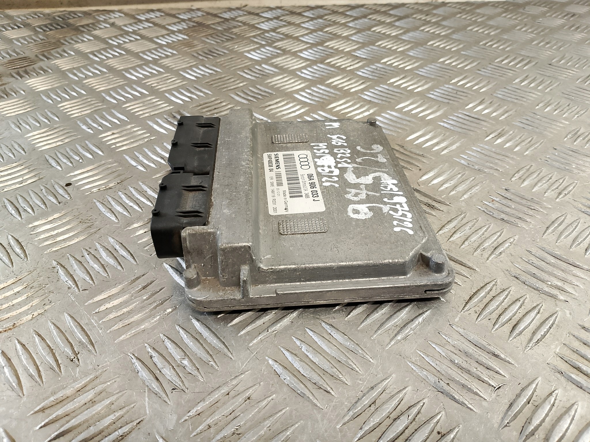 control unit computer of the engine AUDI A3 8L 1.6 B 06A906033J