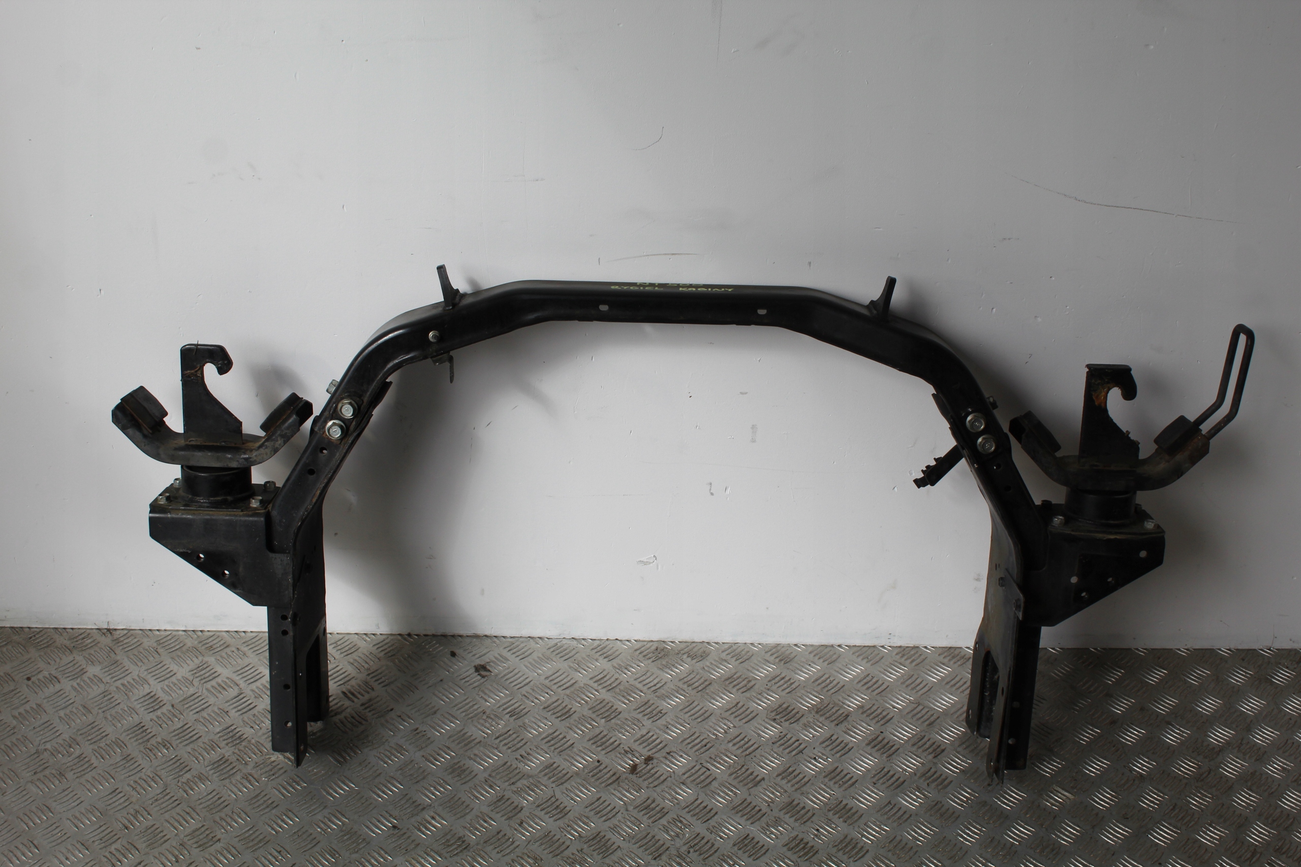SUPPORT SUPPORT PLAQUE CABINE RYGIEL NISSAN NT500