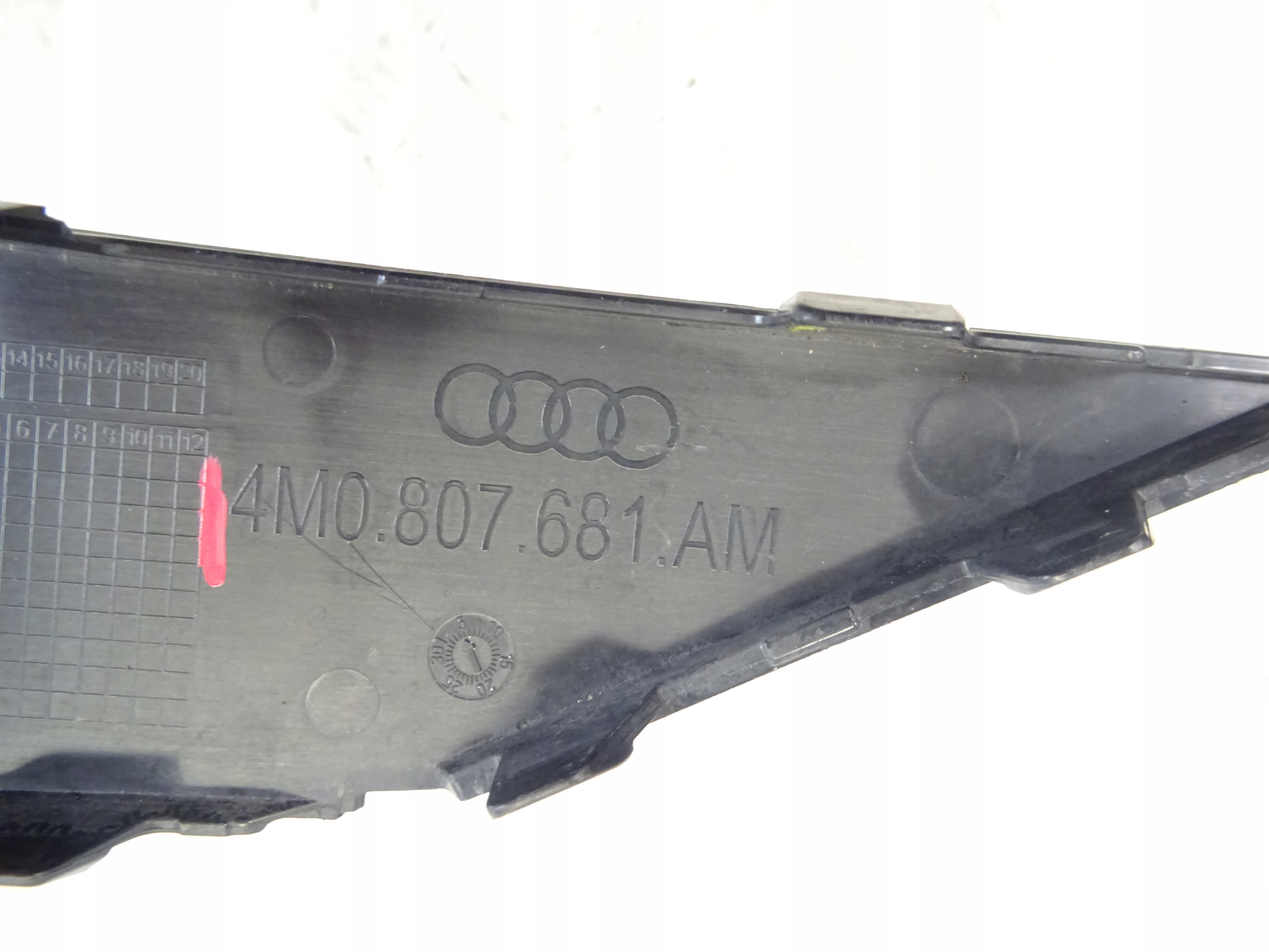 grid of a bumper front front left AUDI Q7 LIFT 4M 4M0807681AM