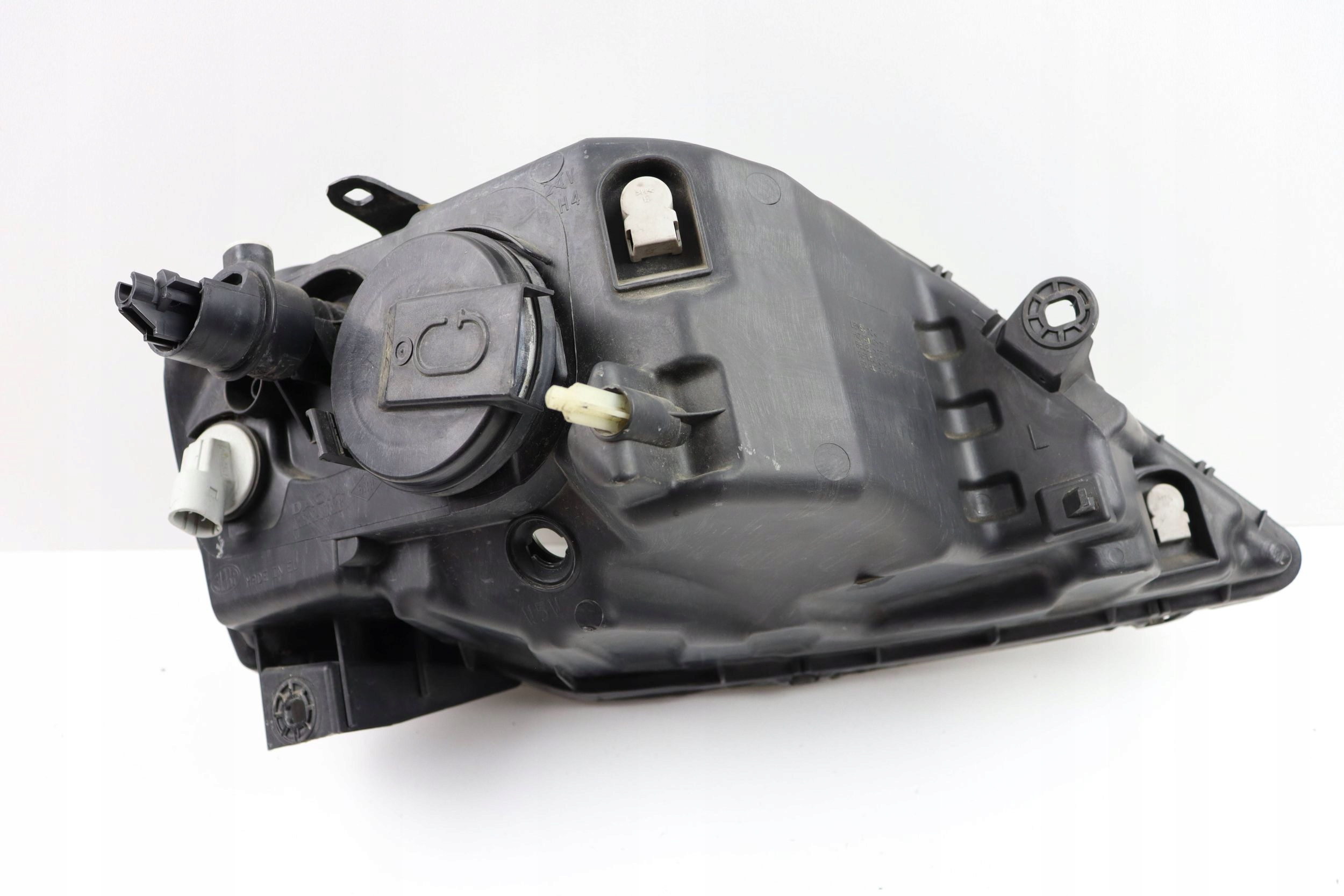 DACIA LOGAN and light front left front EUROPA 8200744753 01088047