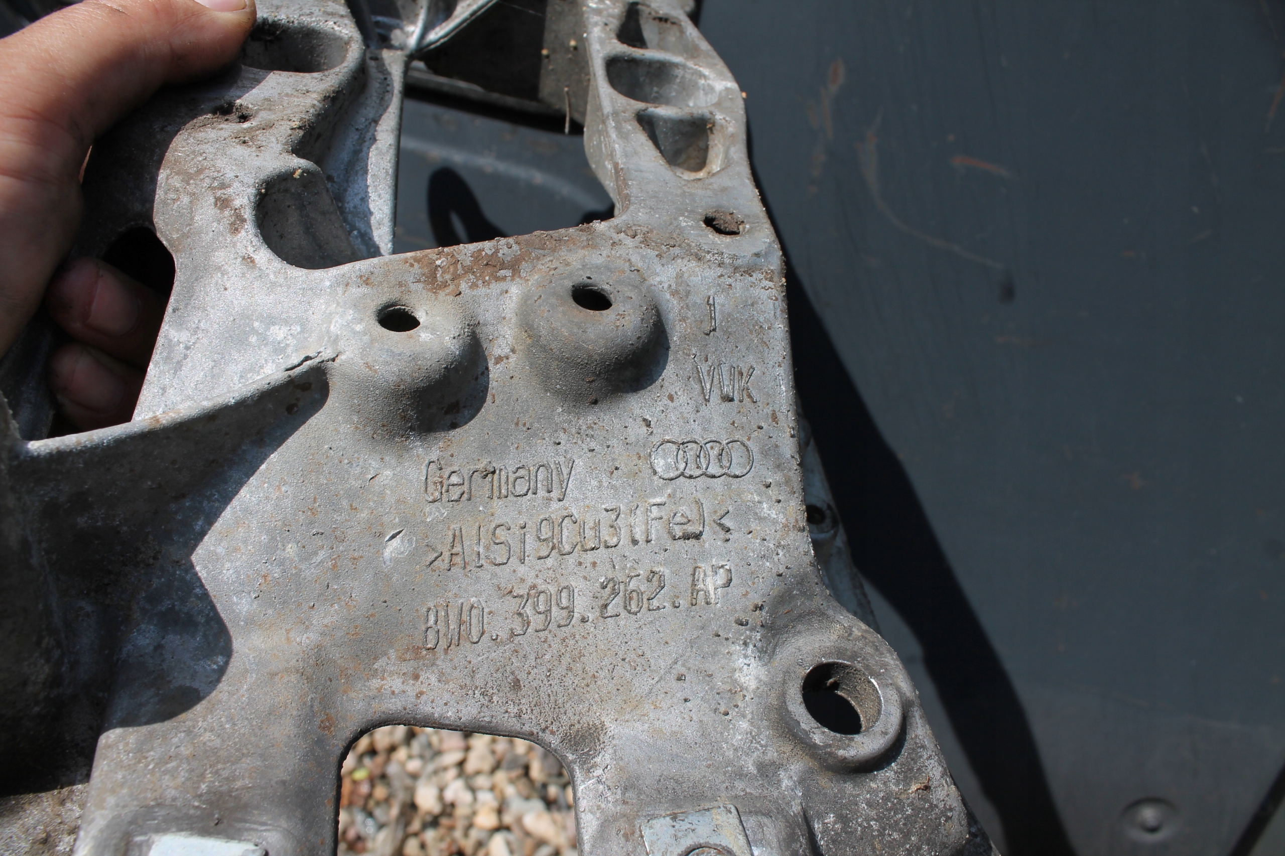 Getriebehalter getriebe AUDI 8WO399262AP
