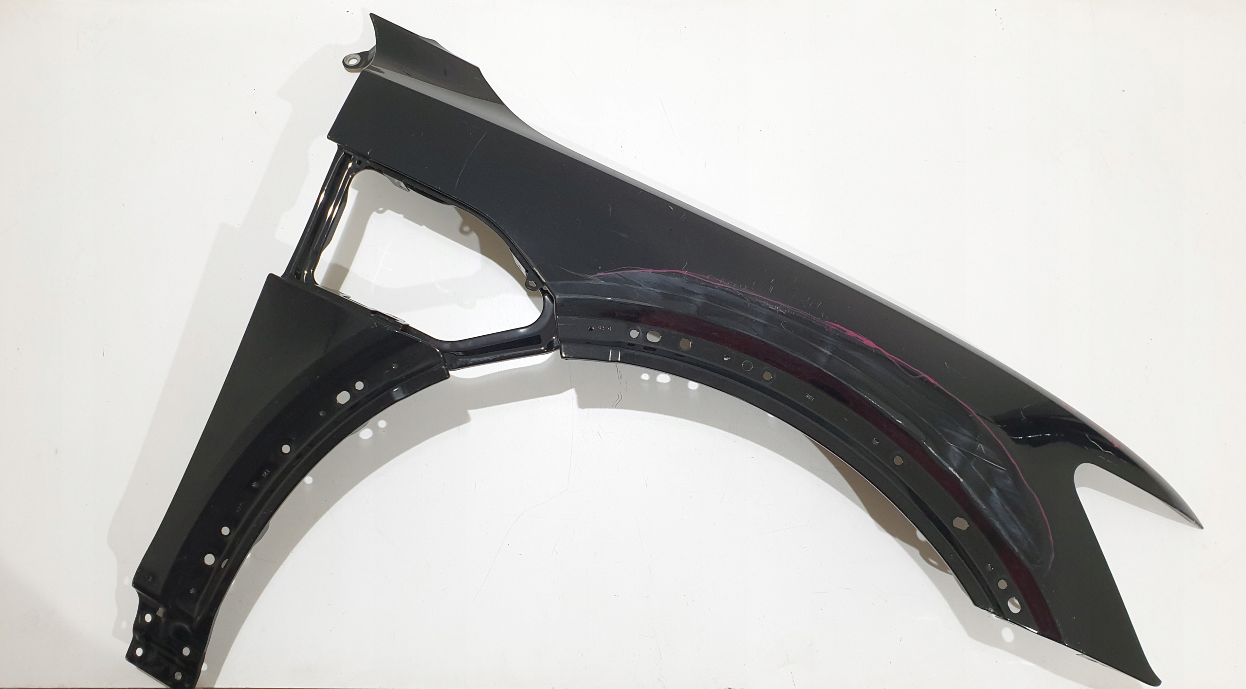 КРЫЛО ПЕРЕДНИЙ ПРАВЫЙ ПЕРЕД AUDI Е-ТРОН 18-
