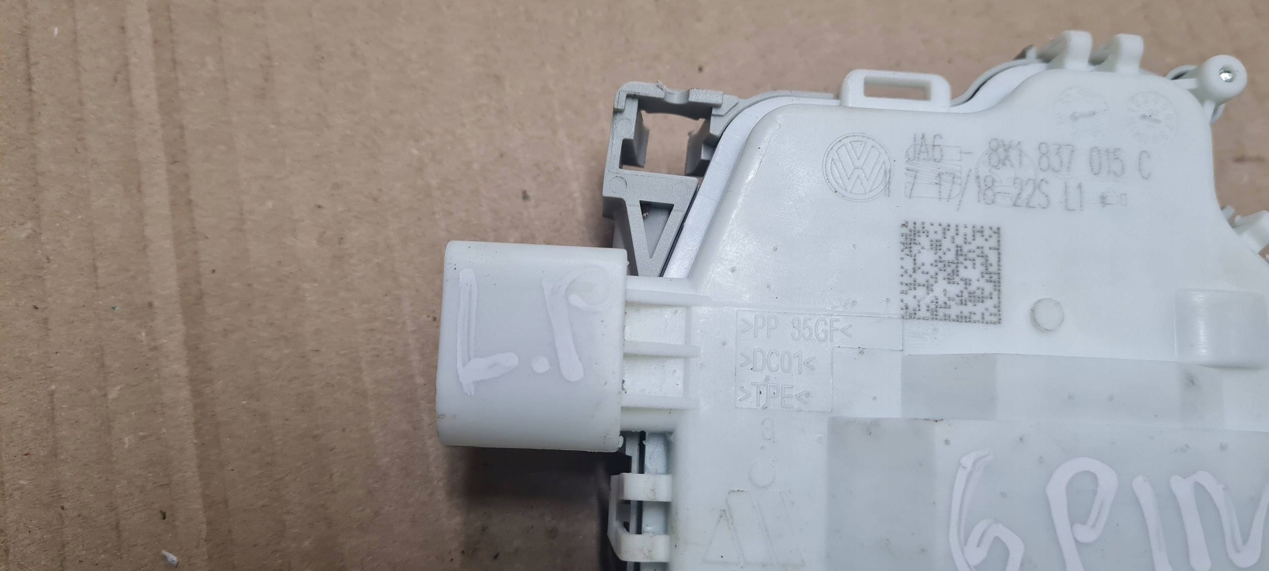 Q5 80A SQ5 lock door left front 6PIN 8X1837015C A4 B9 S4 A5 8W