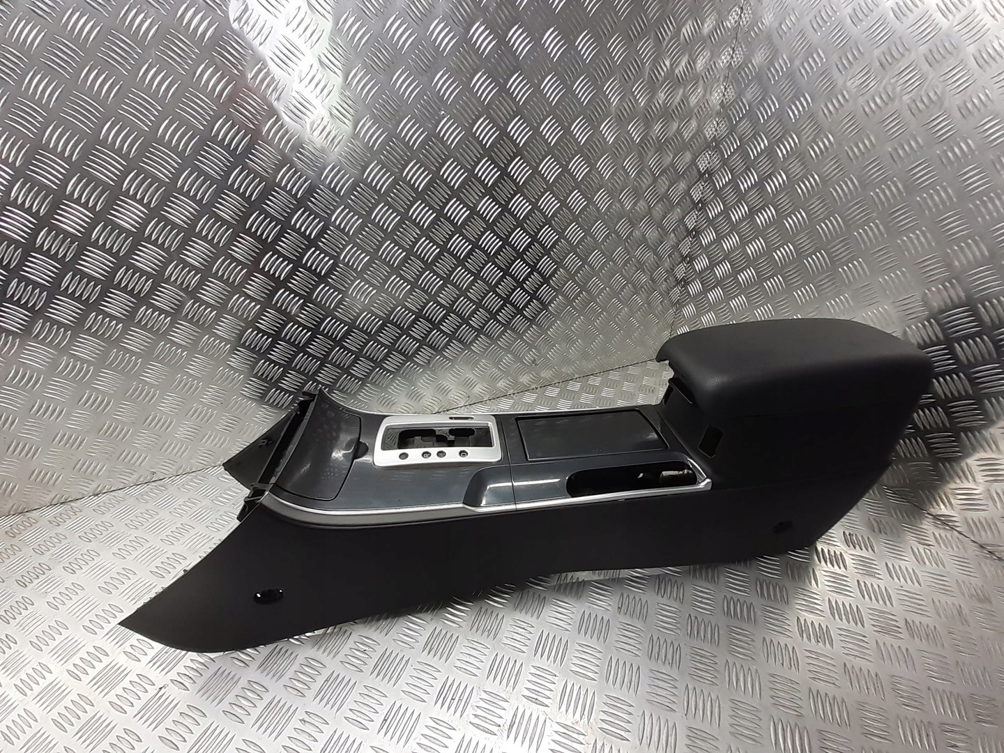 ПОДЛОКОТНИК MAZDA 6 GR1C64431