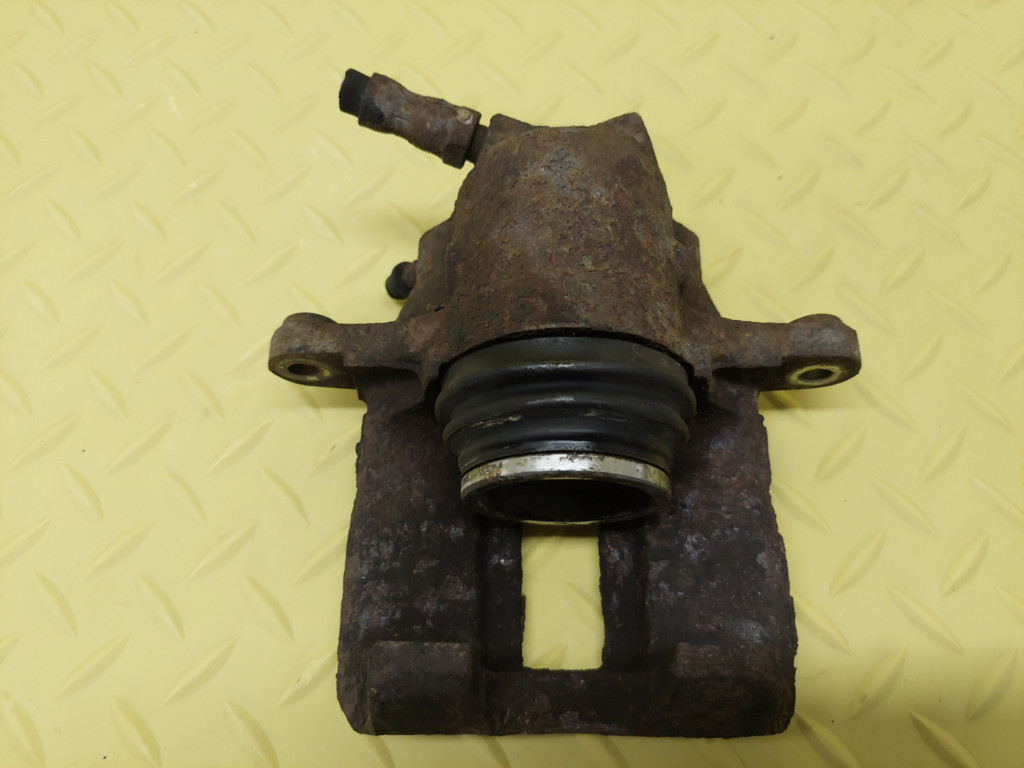 VOLVO 340 DL 1.4 caliper left front