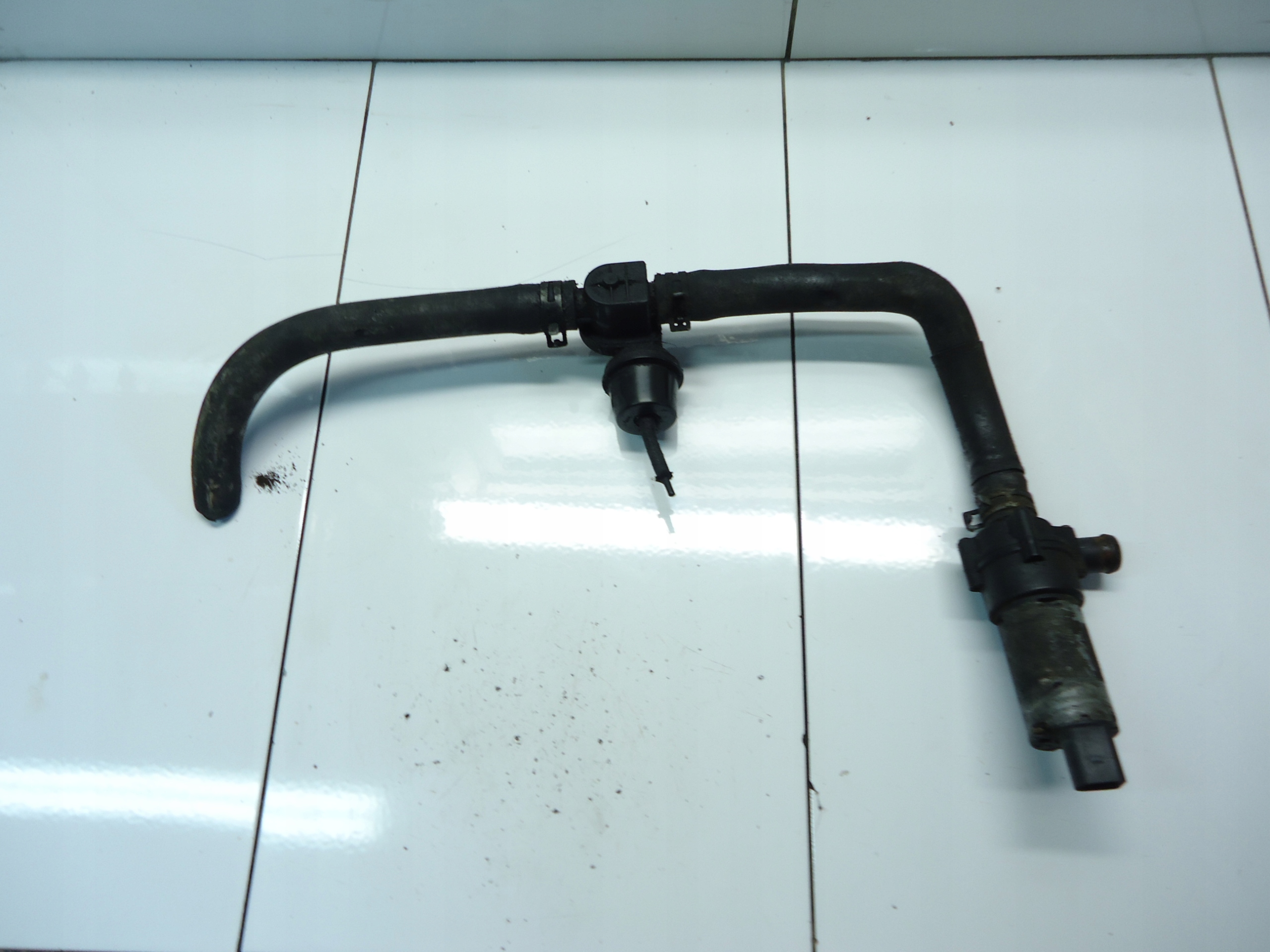 VW LT 2.5 TDI prijenos cijevčica dodatna pumpa cirkulacije vode 1J0965561A