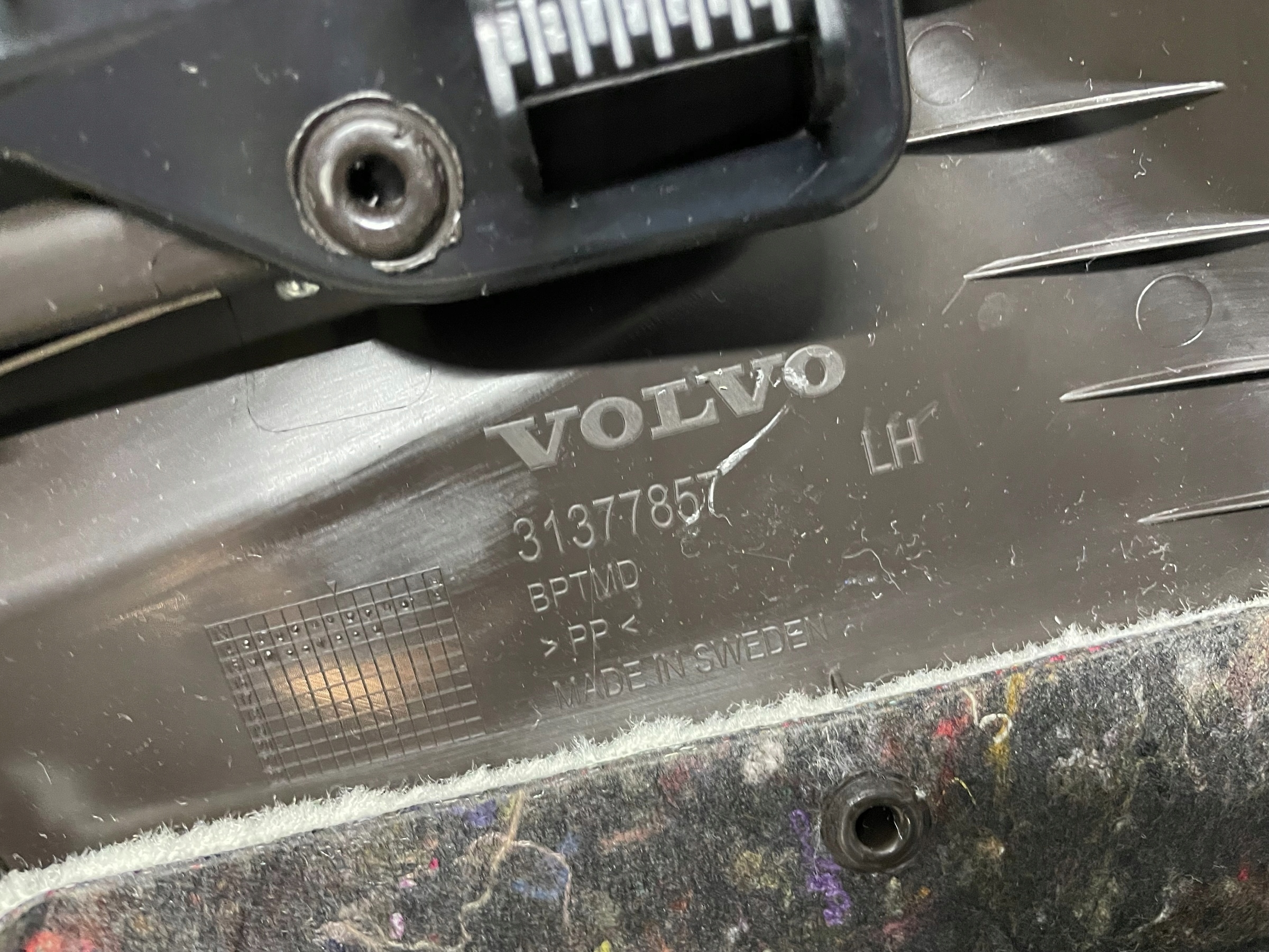 upholstery boot rear part left 7 OSOB VOLVO XC90 II original