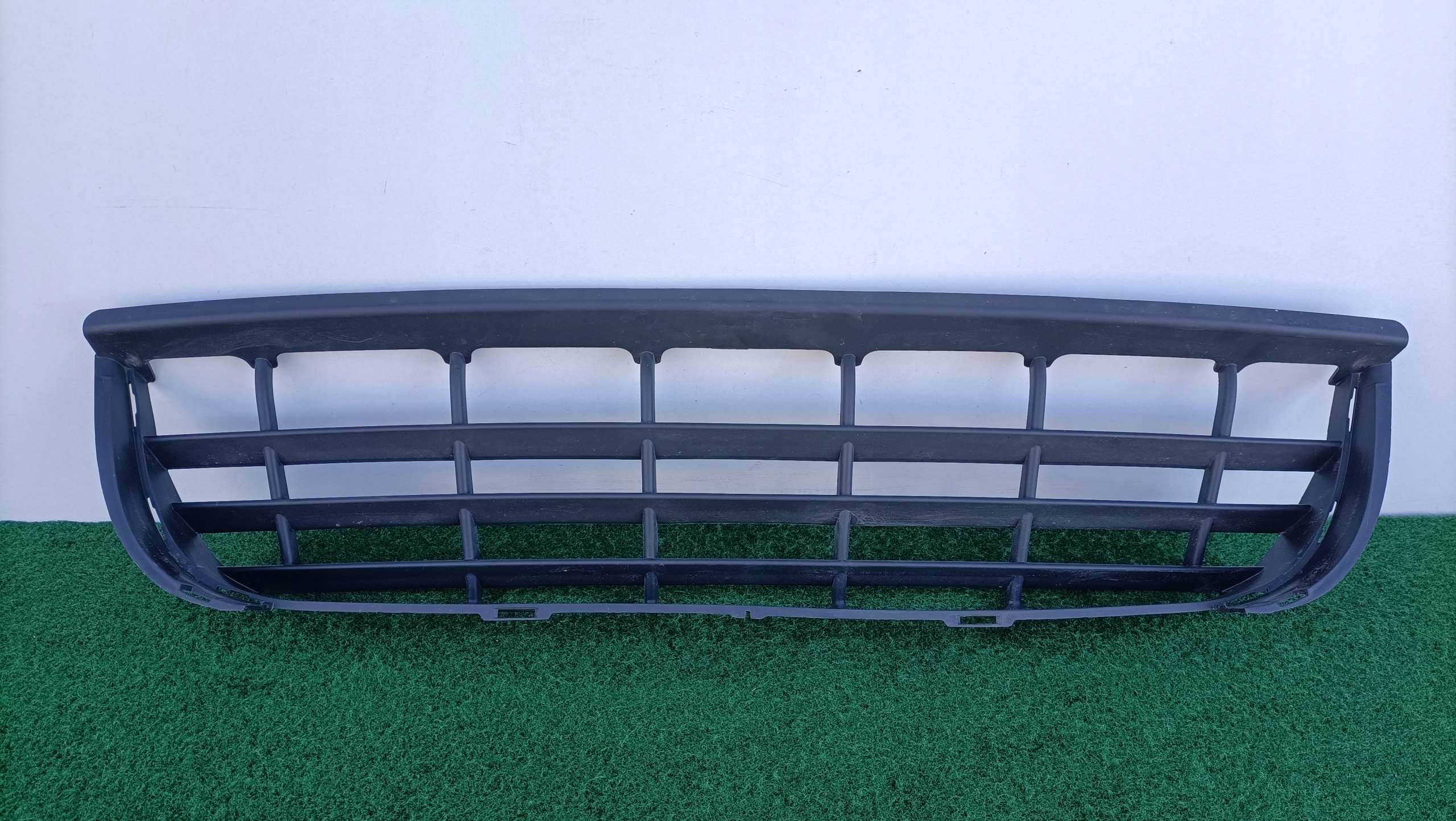 VW CRAFTER 2E grid DO of a bumper front central 2E0807835A KP16/22