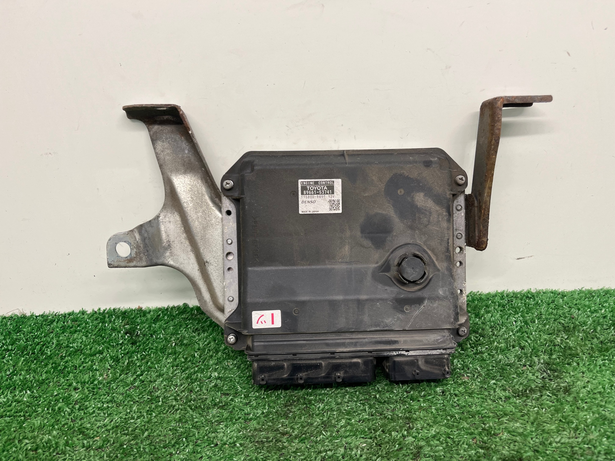 computer of the engine control unit LEXUS IS 220D 89661-53741