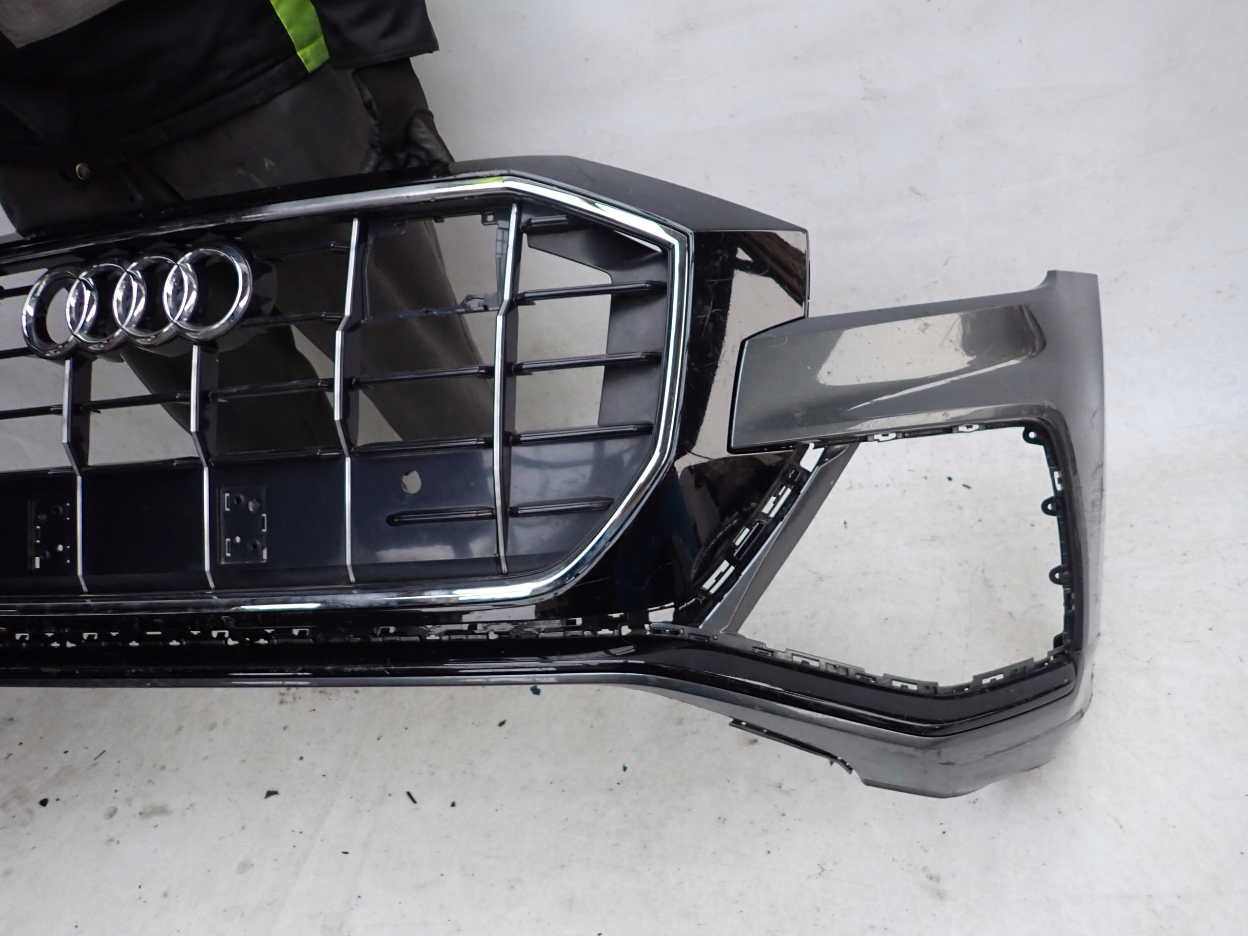 AUDI Q8 4M8 S-LINE 18- bumper front front PDC