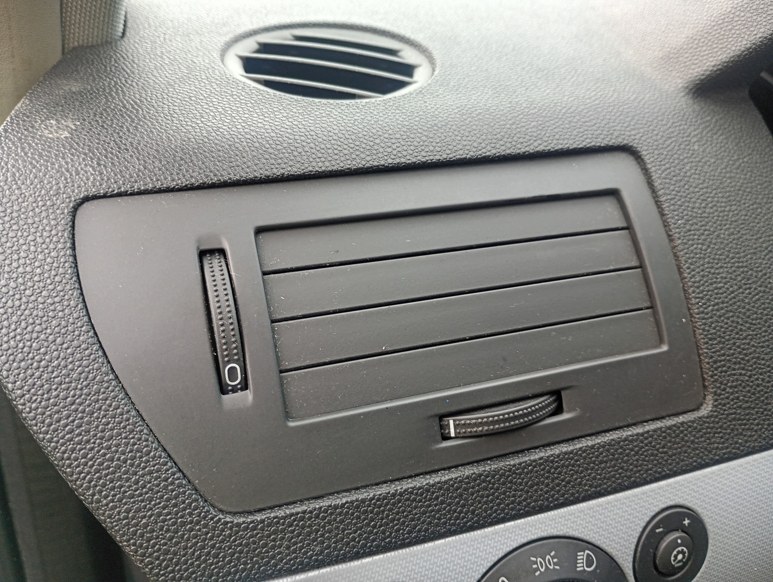 grid air conditioning devices air left driver´s Opel Astra H 04-10