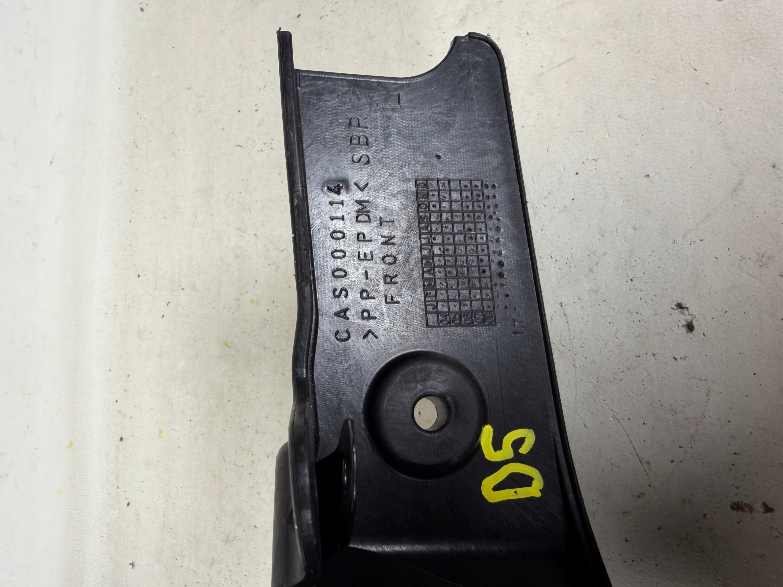 LAND ROVER DISCOVERY MK4 left mudguard flap