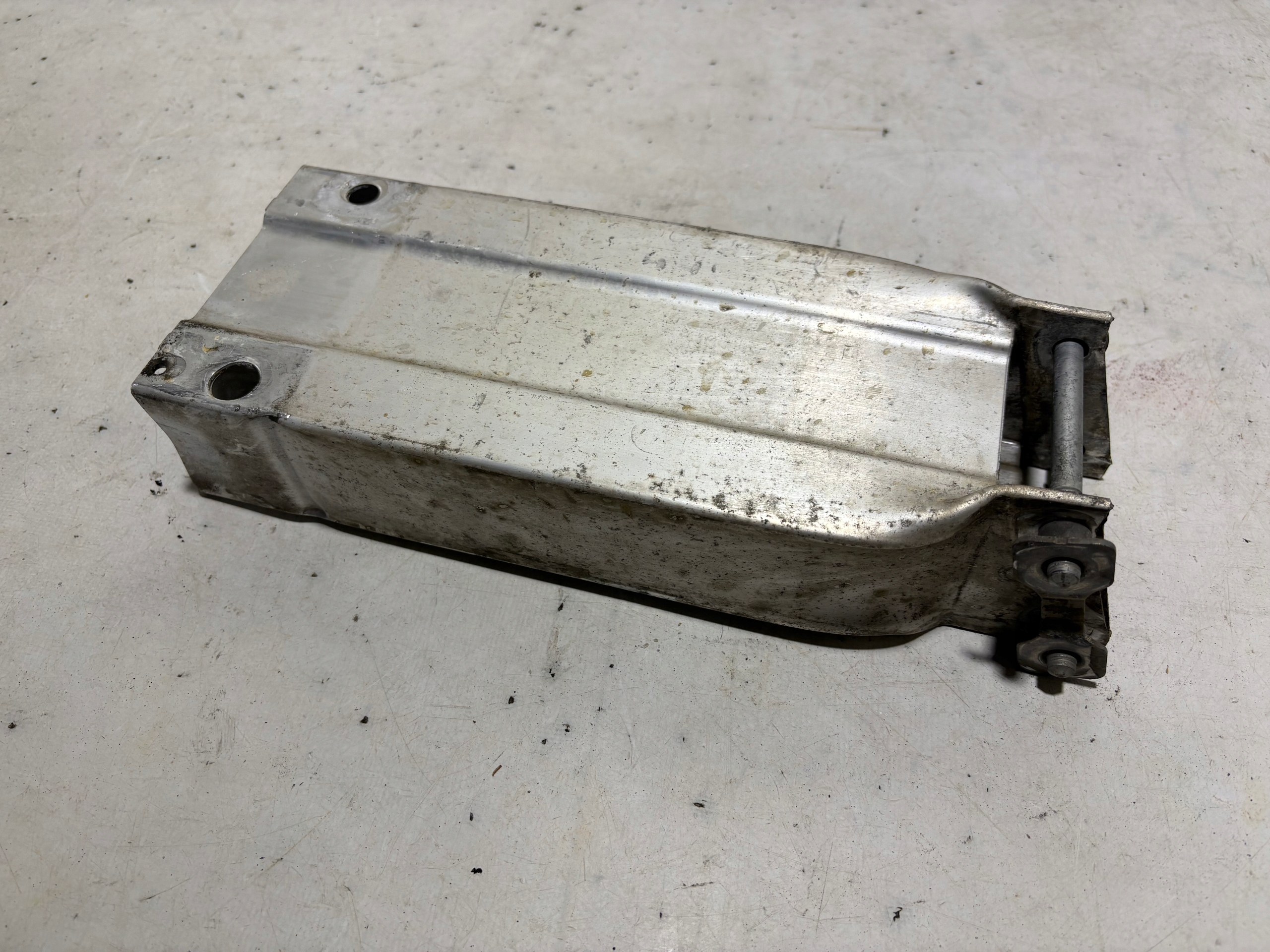 MERCEDES E KLASA W207 C207 beam tips right wall support