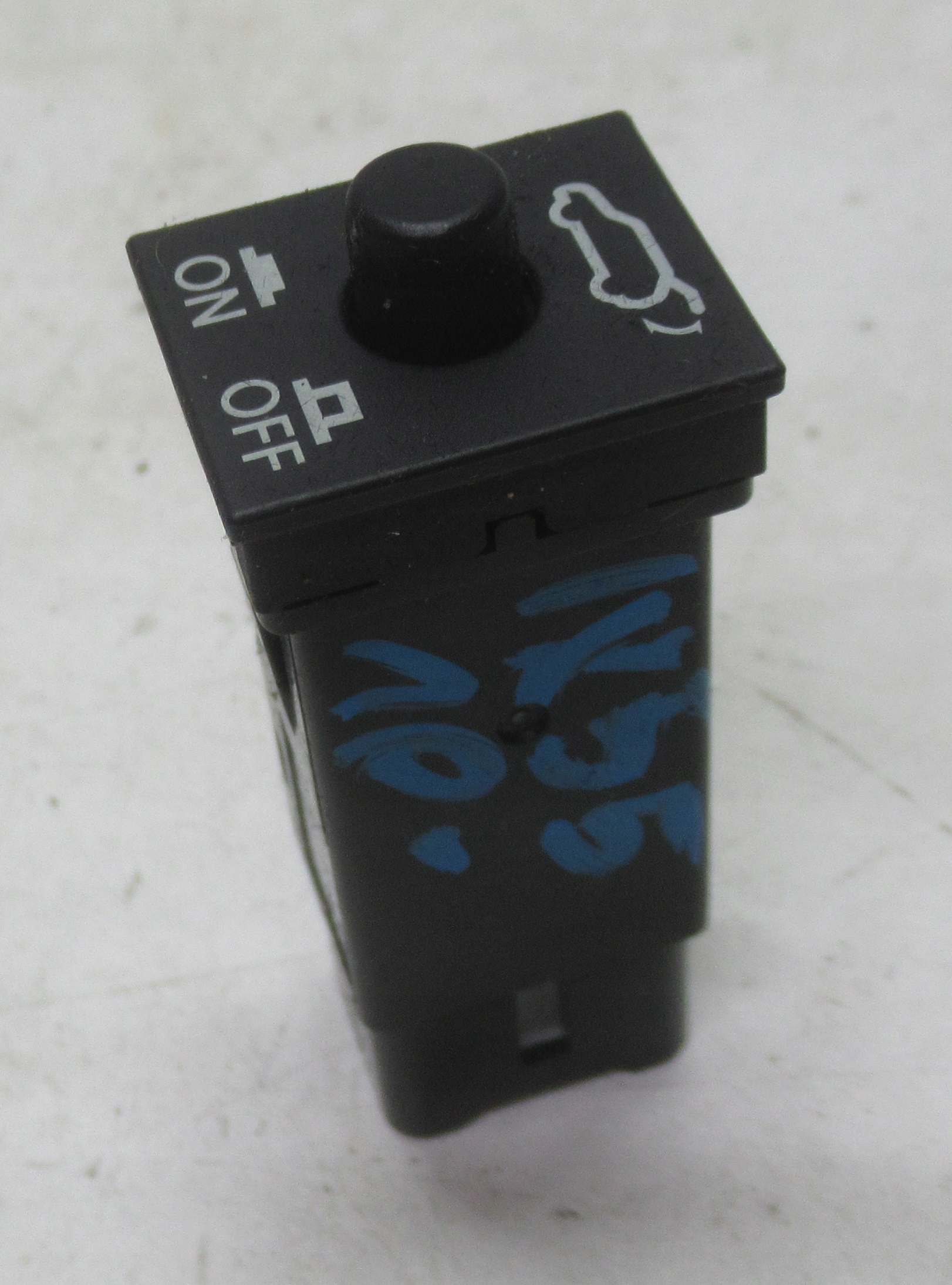 HYUNDAI IX 55 switch bonnet boot