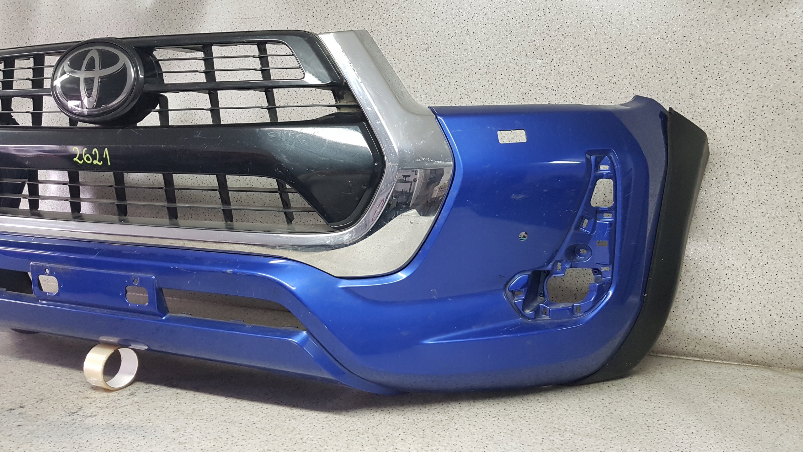 TOYOTA HILUX 2021 - bumper front 2621