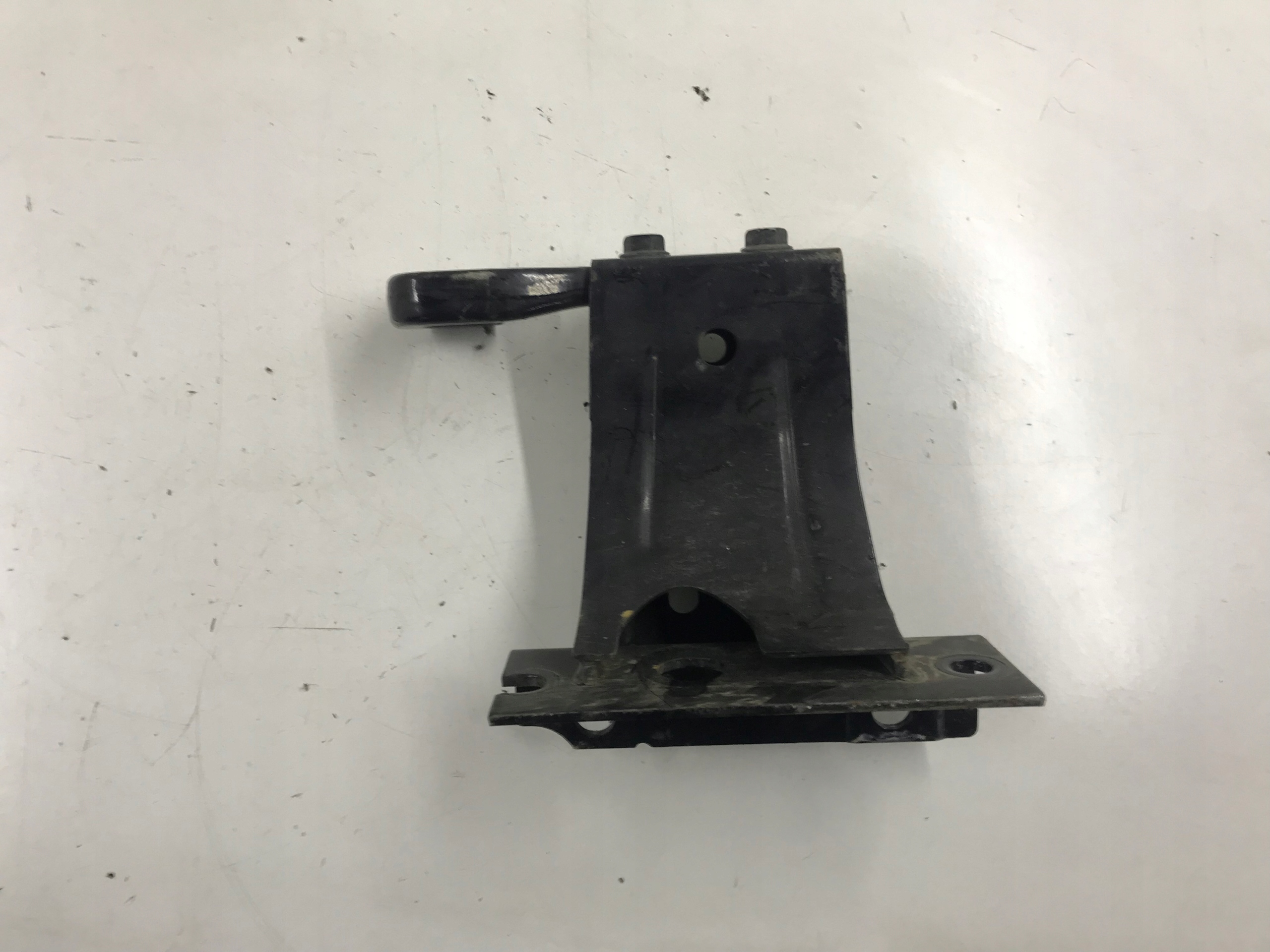 Jeep Grand Cherokee WK2 буксировочный крюк ухо