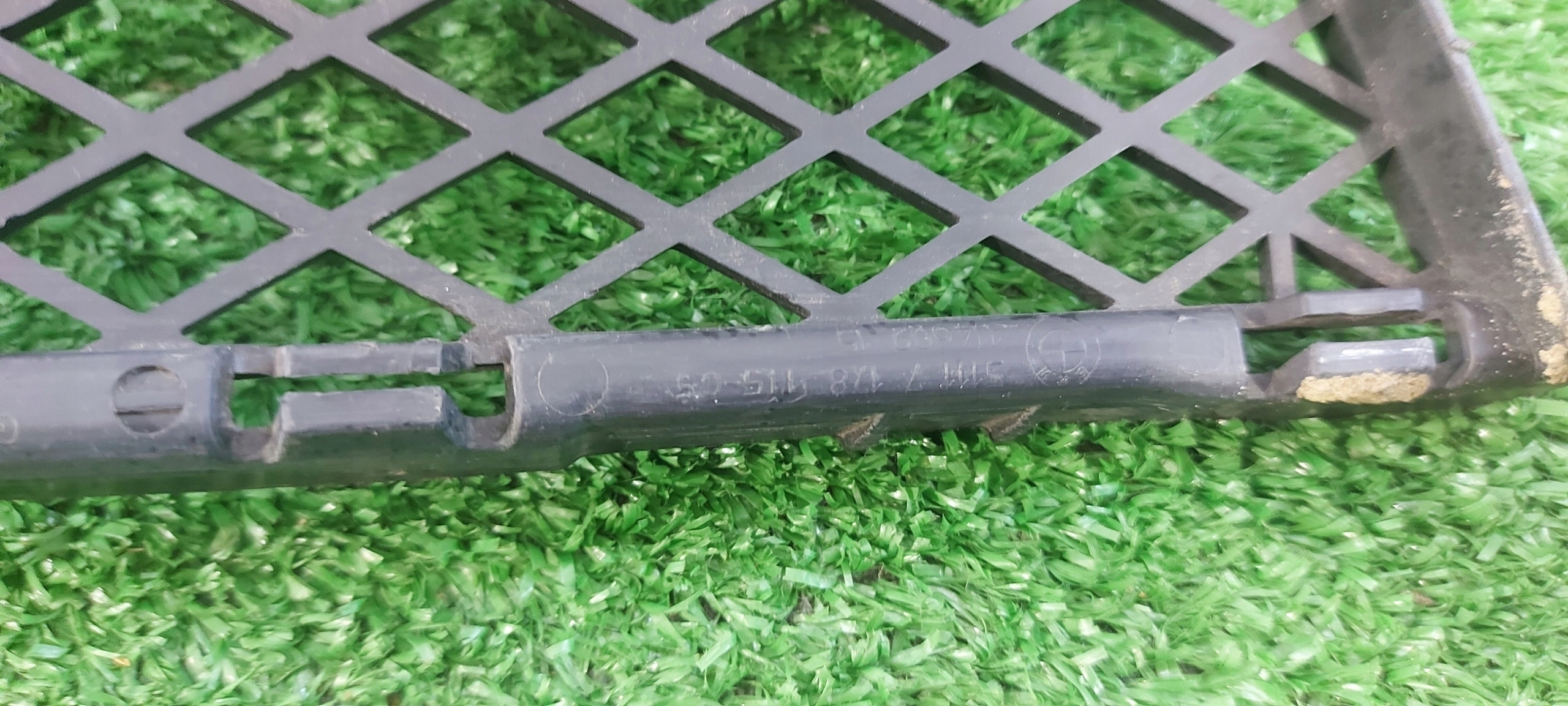 BMW 5 E60 E61 LIFT Lüftungsgitter der Stoßstange mitte Grill