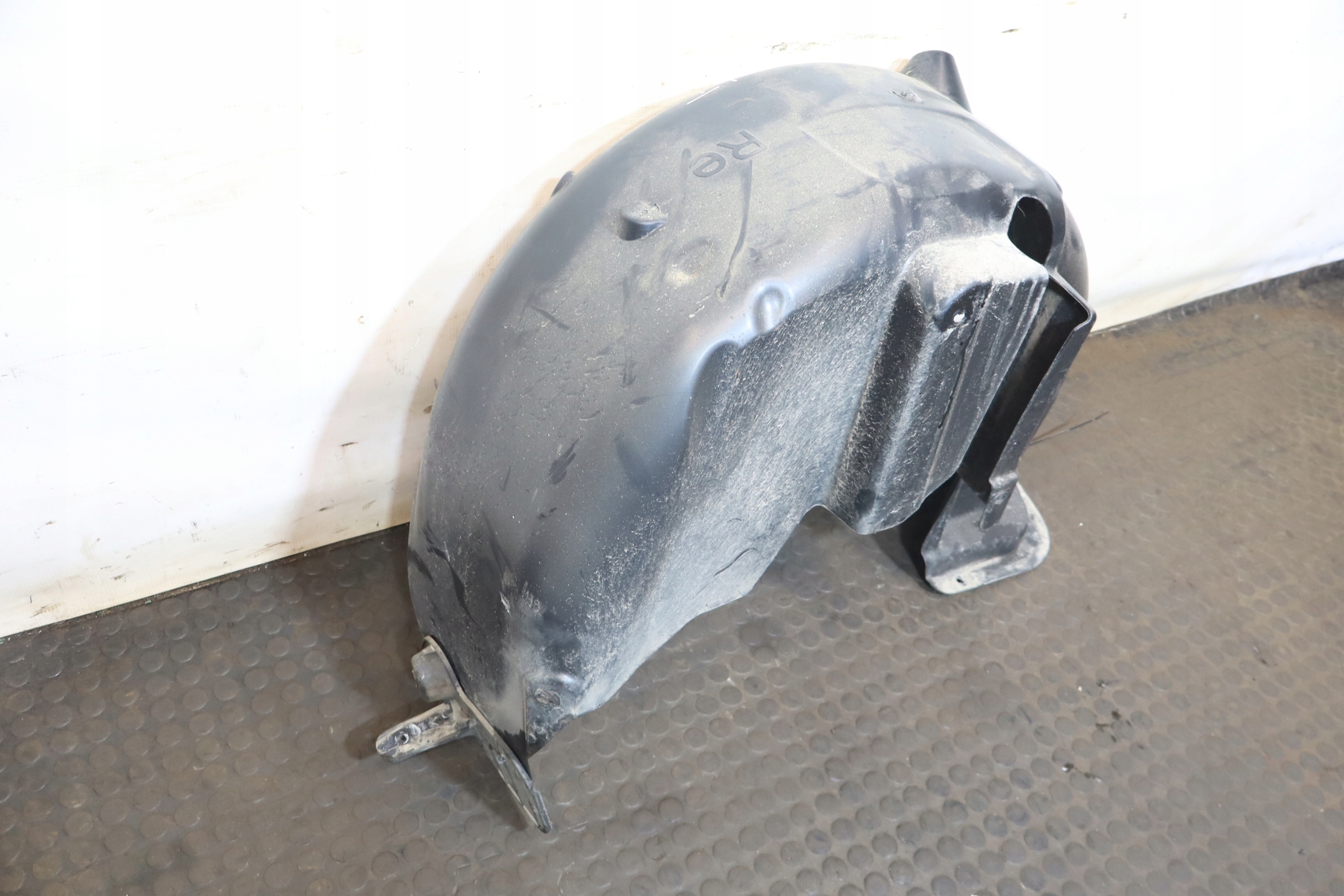 подкрылки левый Задний SKODA SCALA