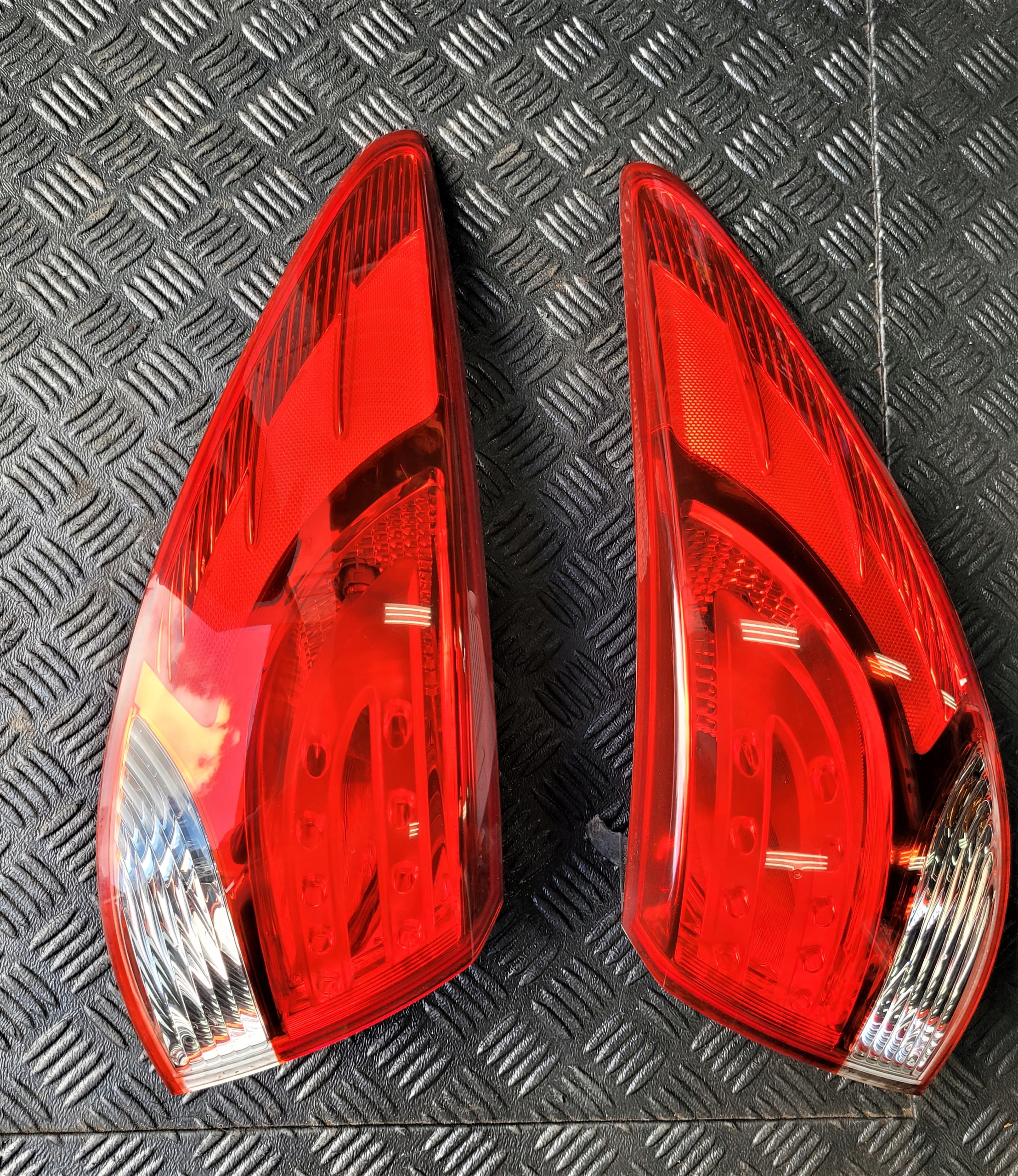 ФАРА ЗАД. ЗАДНЯЯ ПРАВА HYUNDAI Ix35