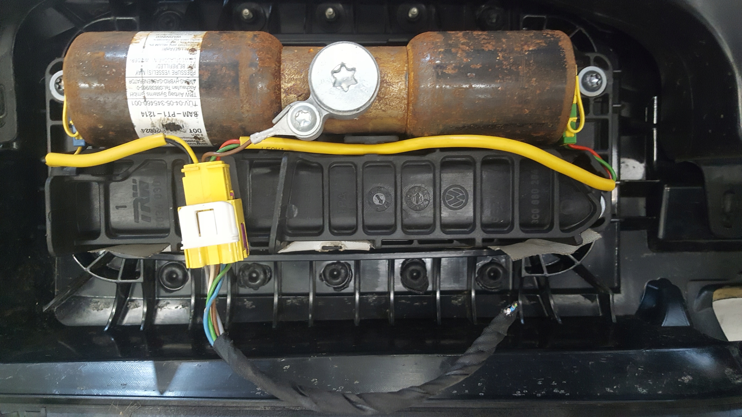 dashboard instrument panel VOLKSWAGEN PASSAT B6 ZSB3C1857003