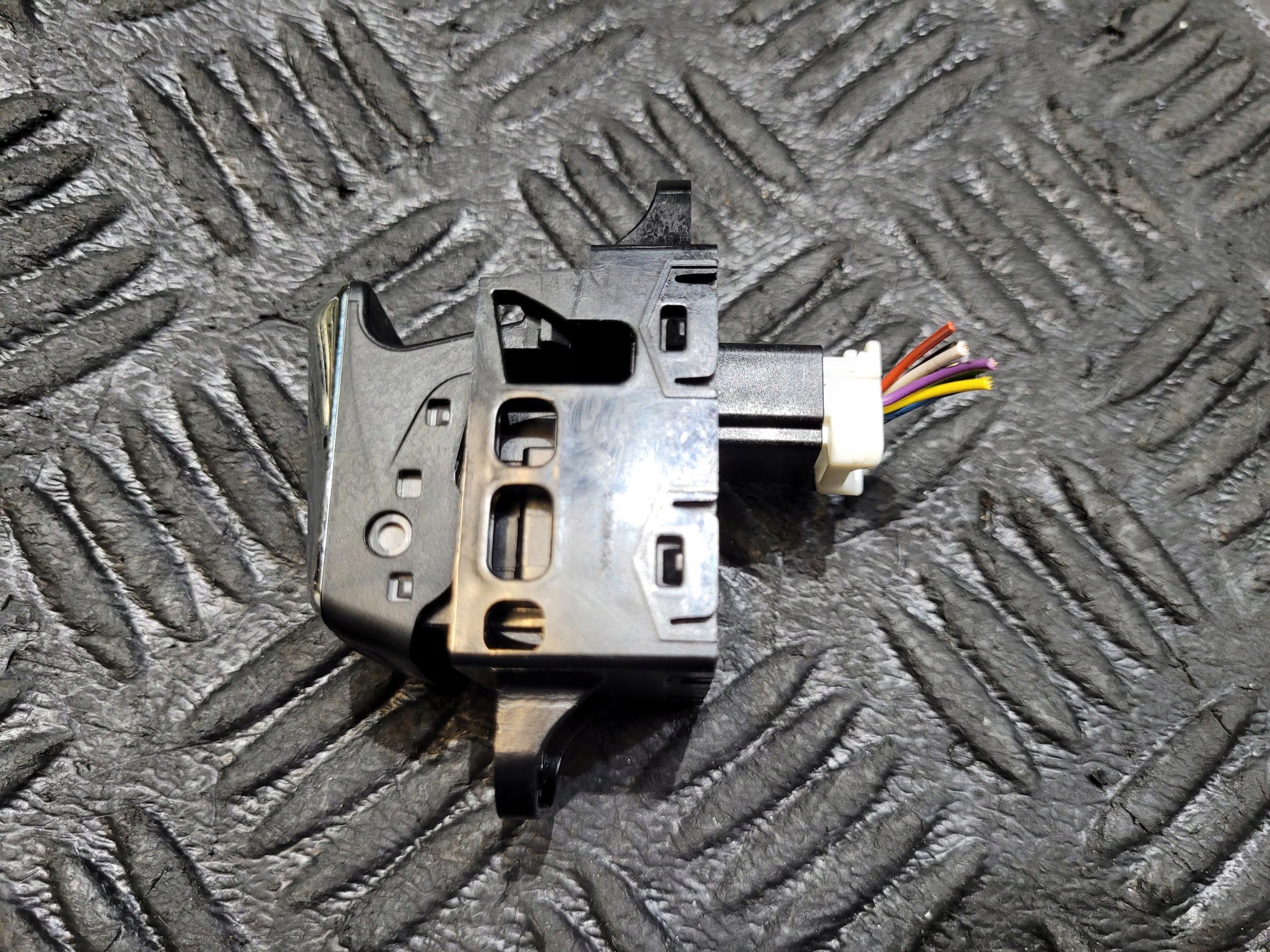 switch switch electric brake POSTOJOWEGO NISSAN LEAF II ZE1