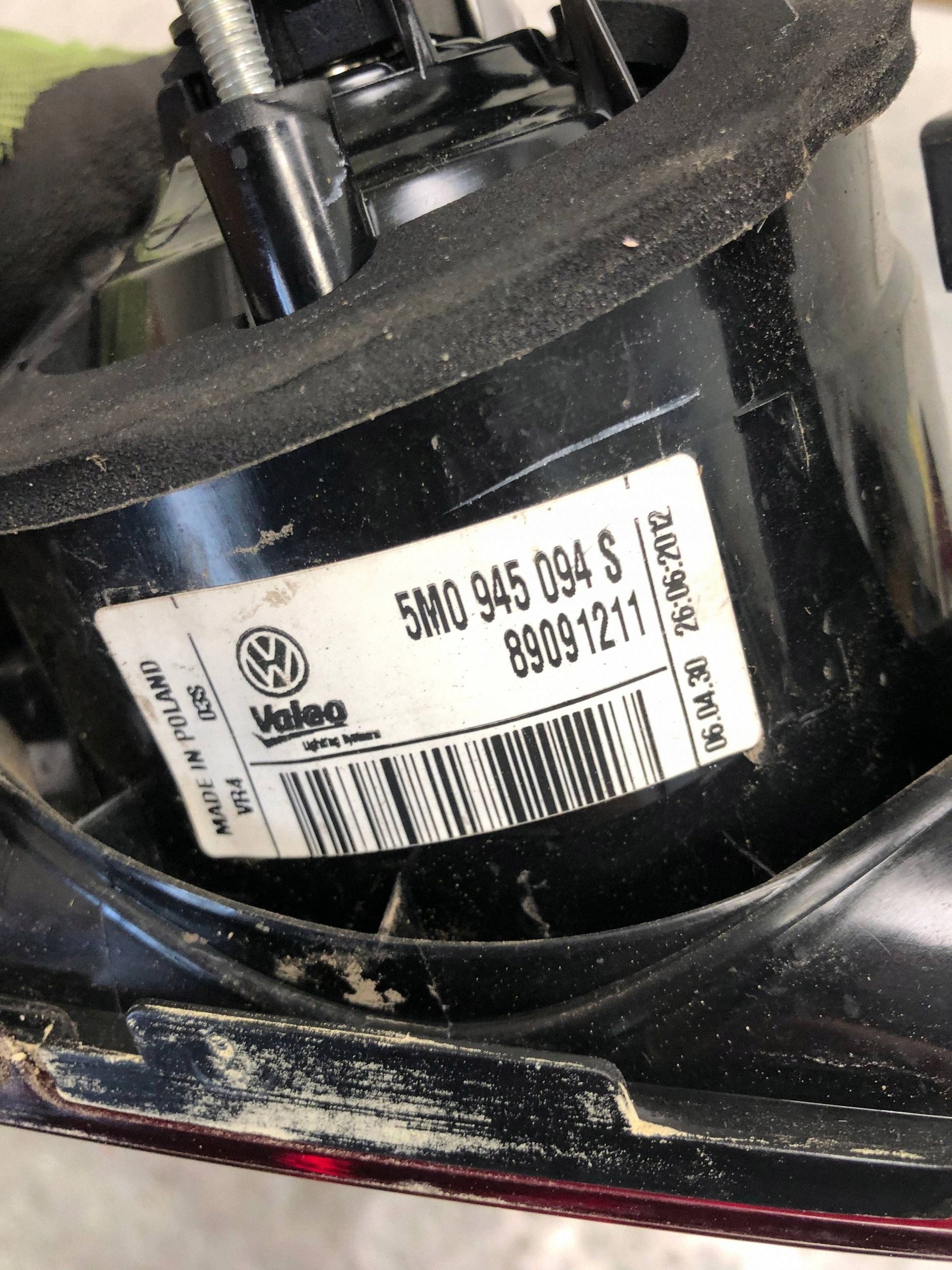light right rear part to the bonnet VW GOLF VI plus 5M0945094S