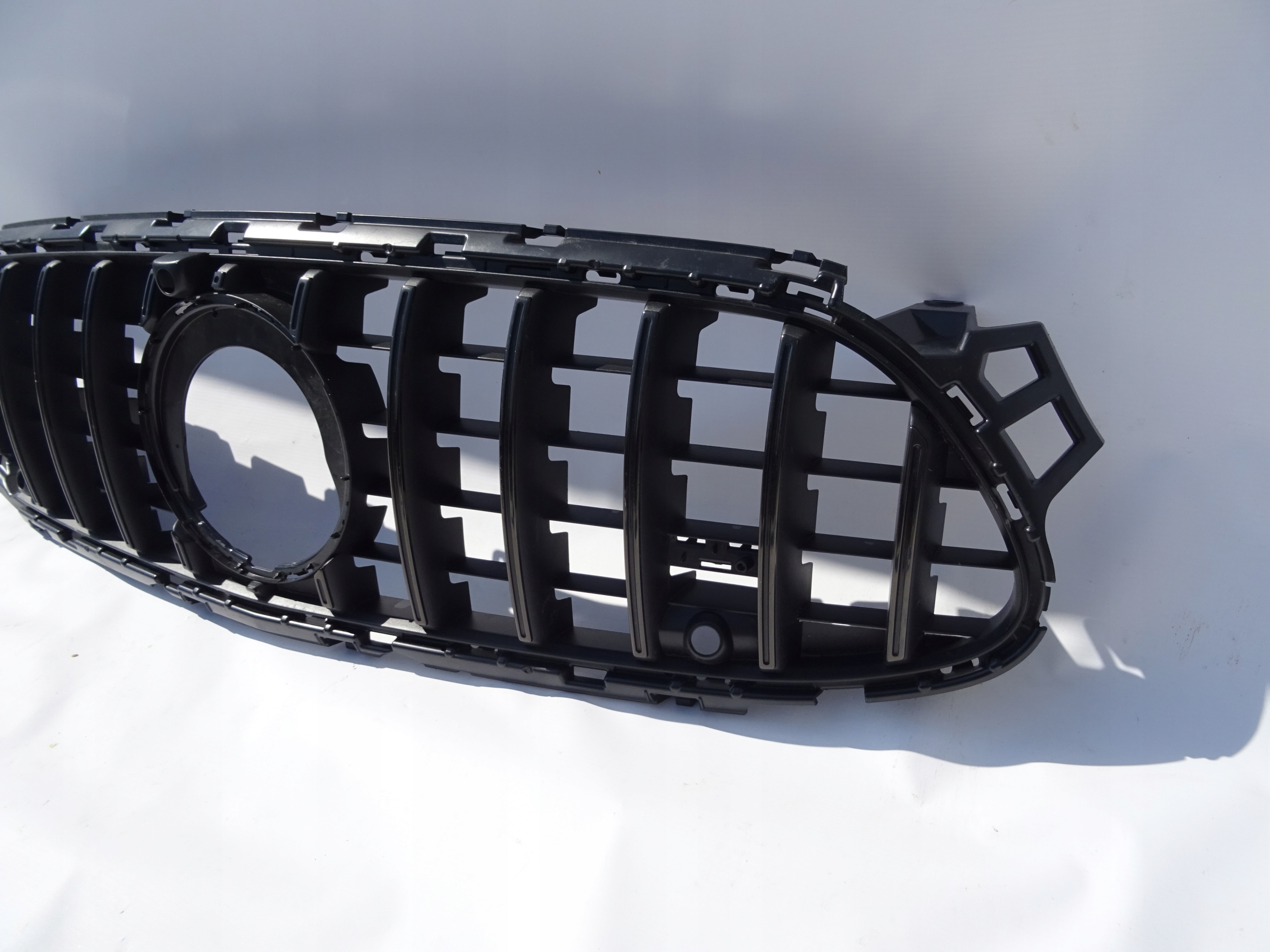 GRILL ATRAPA CHŁODNICY MERCEDES W213 lift 63 amg Producent części Mercedes-Benz OE