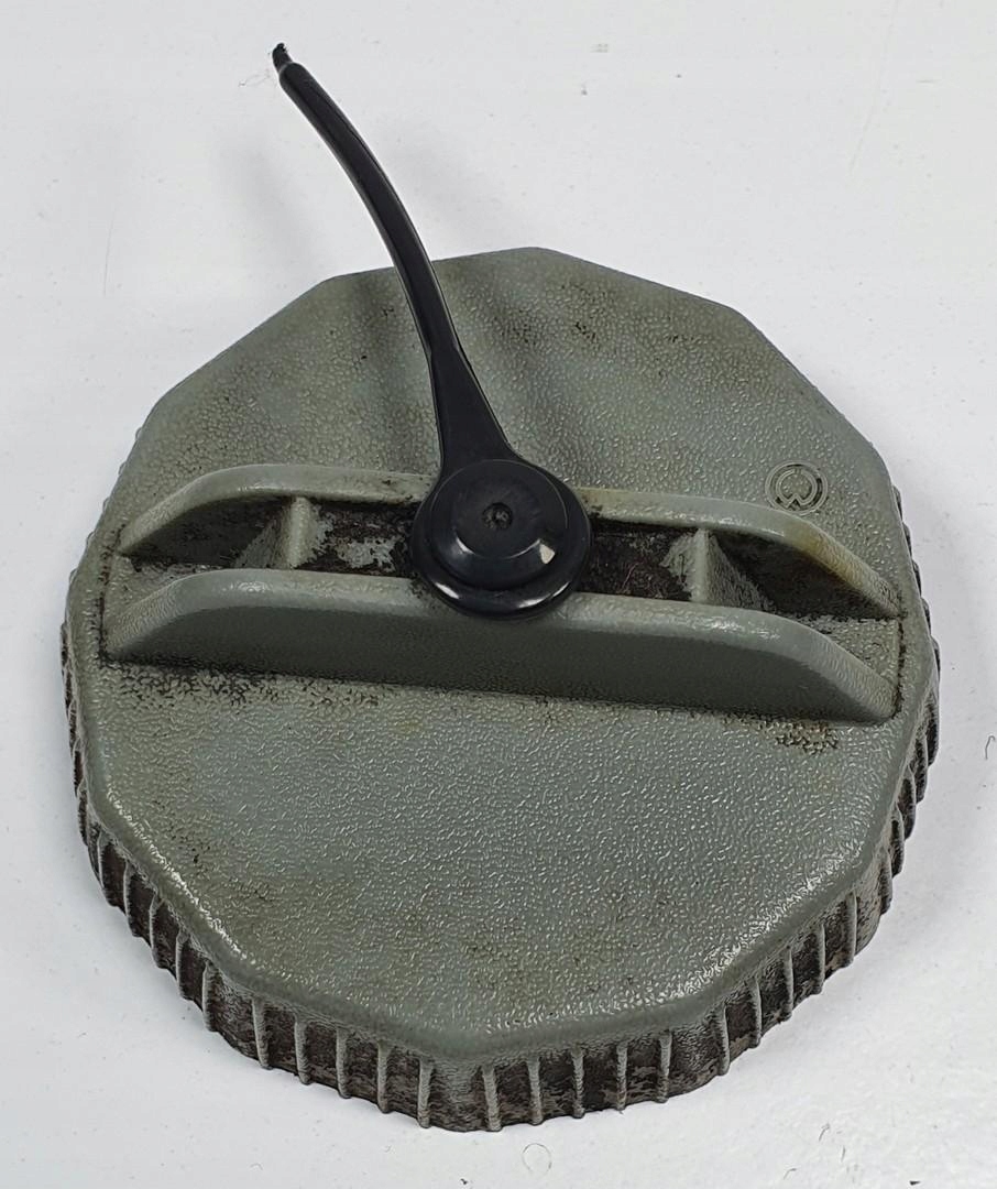 KOREK WLEWU PALIWA MAZDA 323F BJ