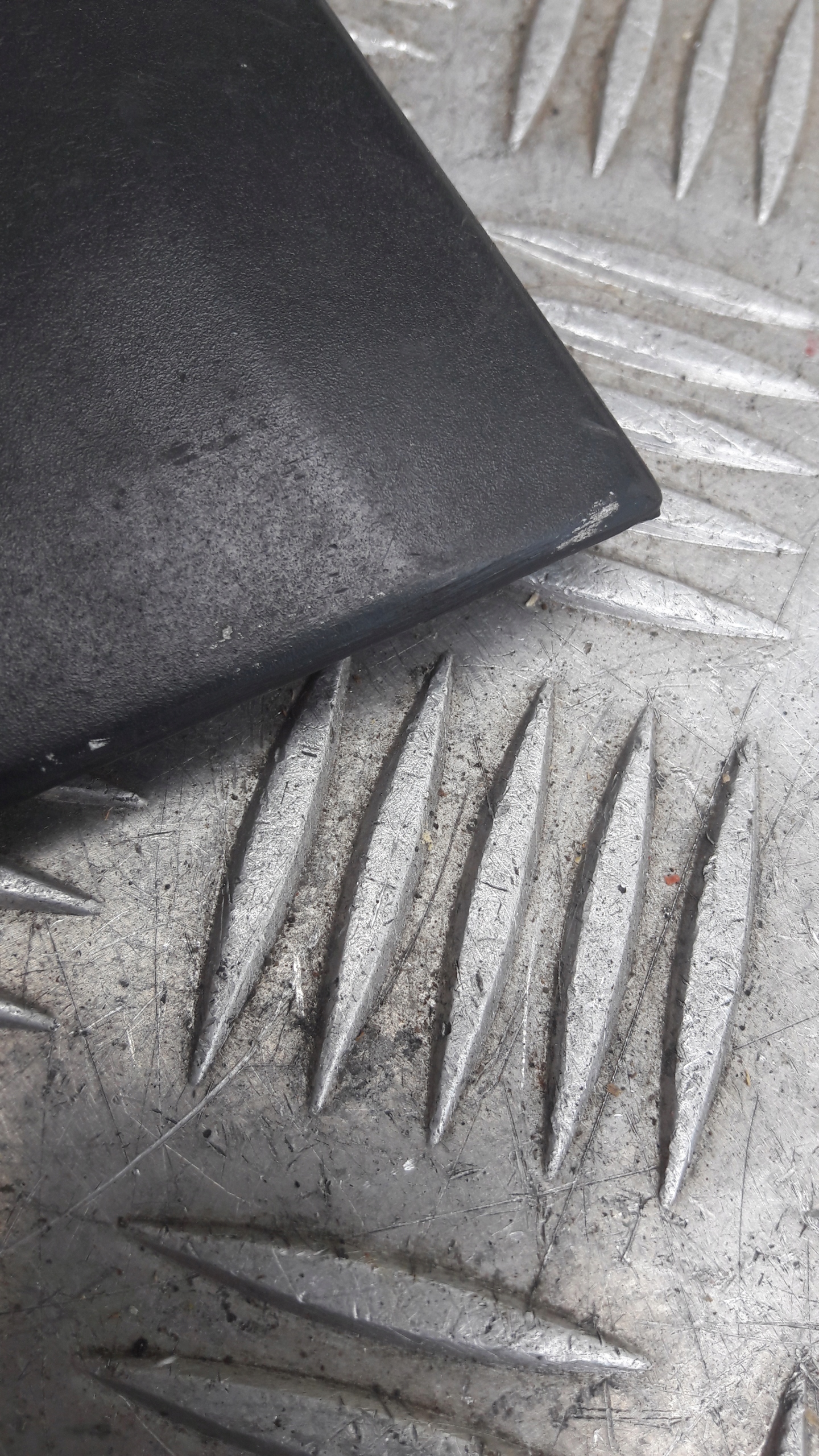 AUDI A6 C4 Blende Abdeckung hinten des Kotflügels 4a0853700