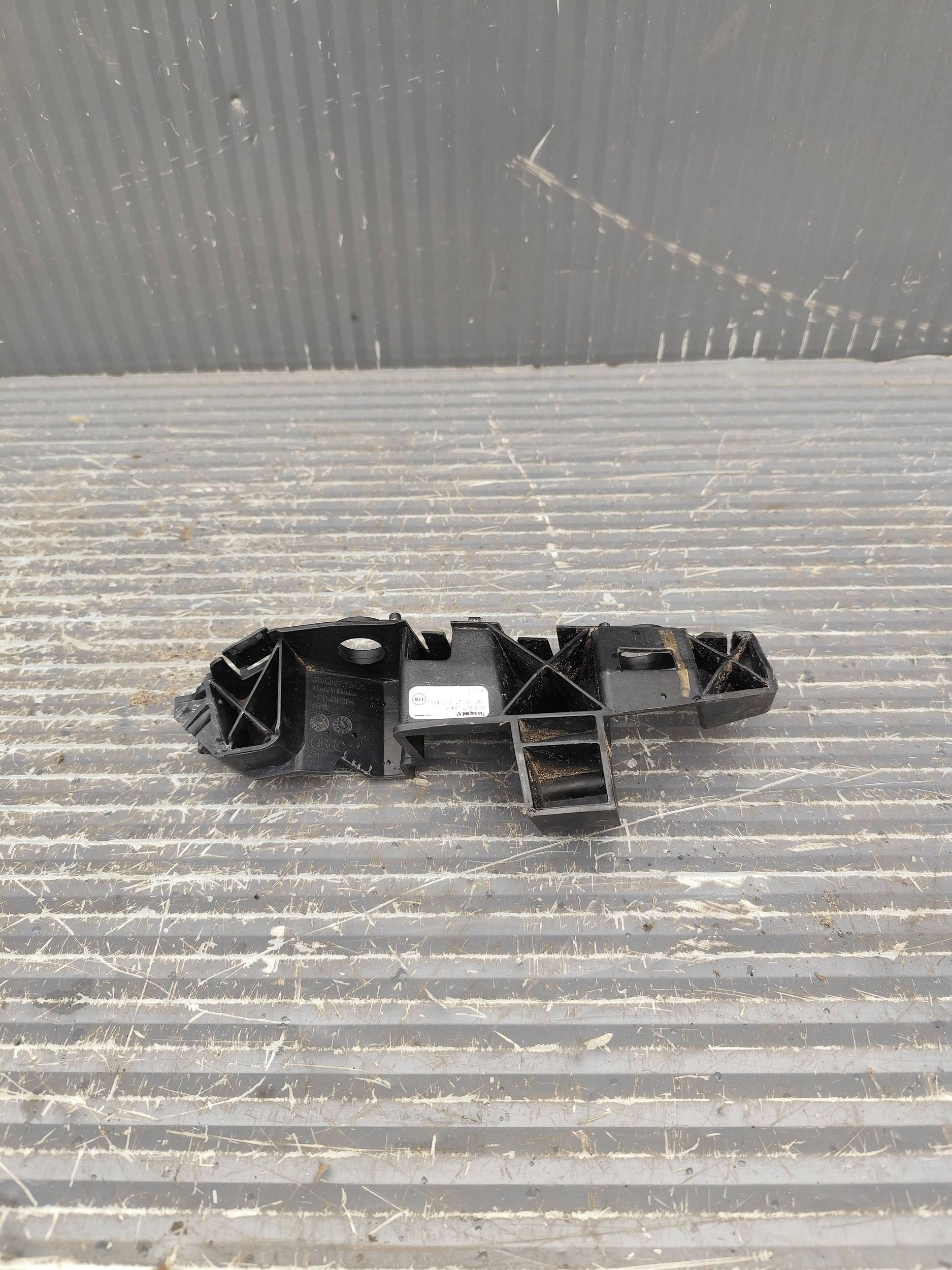 AUDI Q5 II 80A support holder of a bumper front right 80A807283A