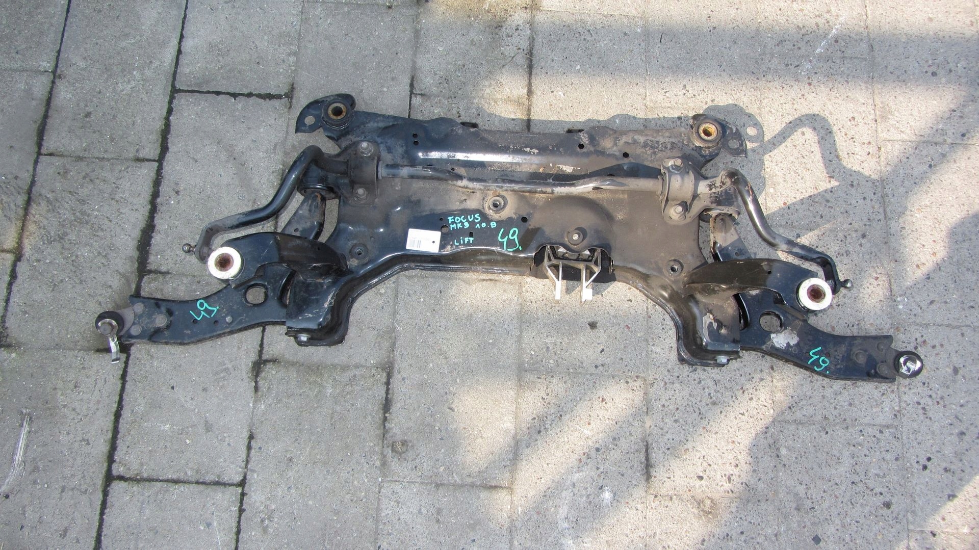 FORD FOCUS MK3 LIFT 1.0 SANKI WÓZEK PRZÓD 14-