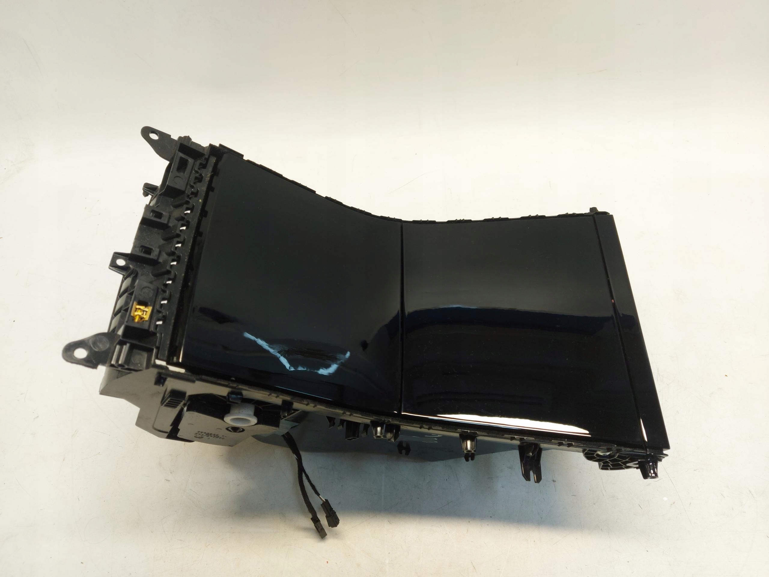 TESLA 3 III Handschuhfach tunel mitte USB
