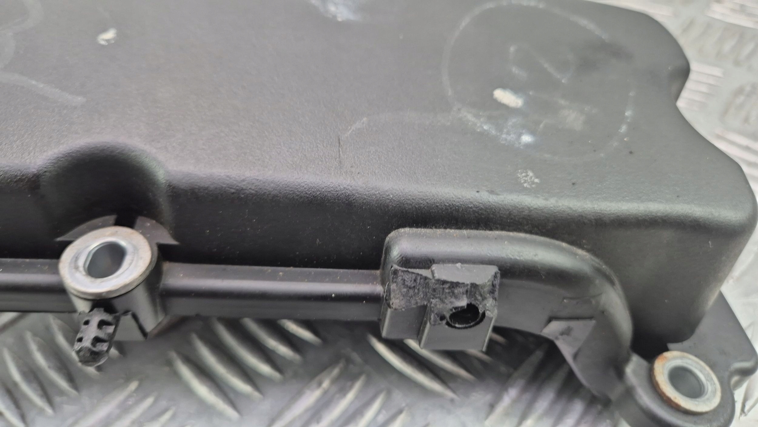 Abdeckung der Ventile Mercedes 271.860 E200 CGI W212 A2710101730